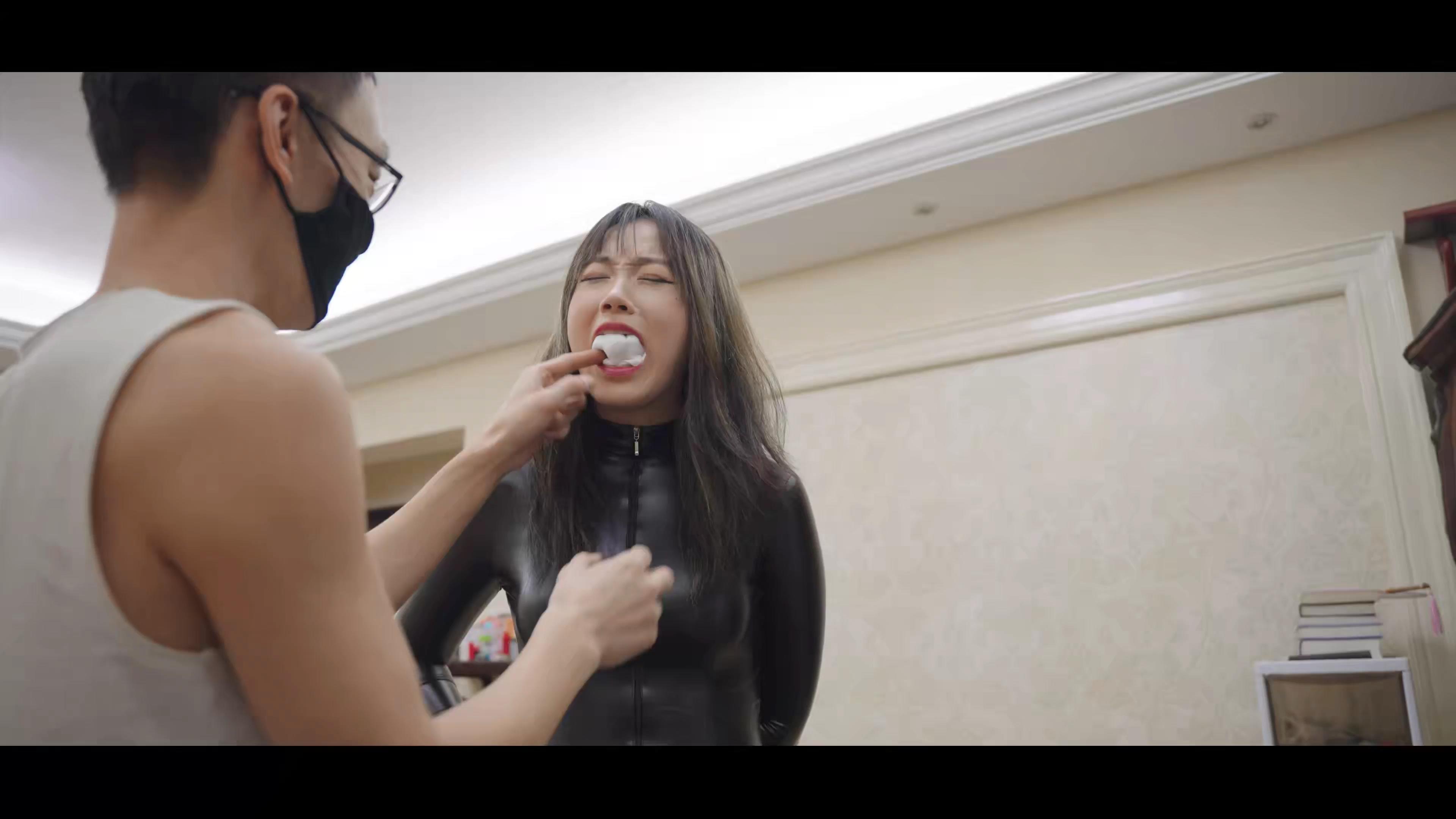 半岛束艺台-一种万无一失的手铐自缚方案 [00_00_10][20251105-144929].jpg