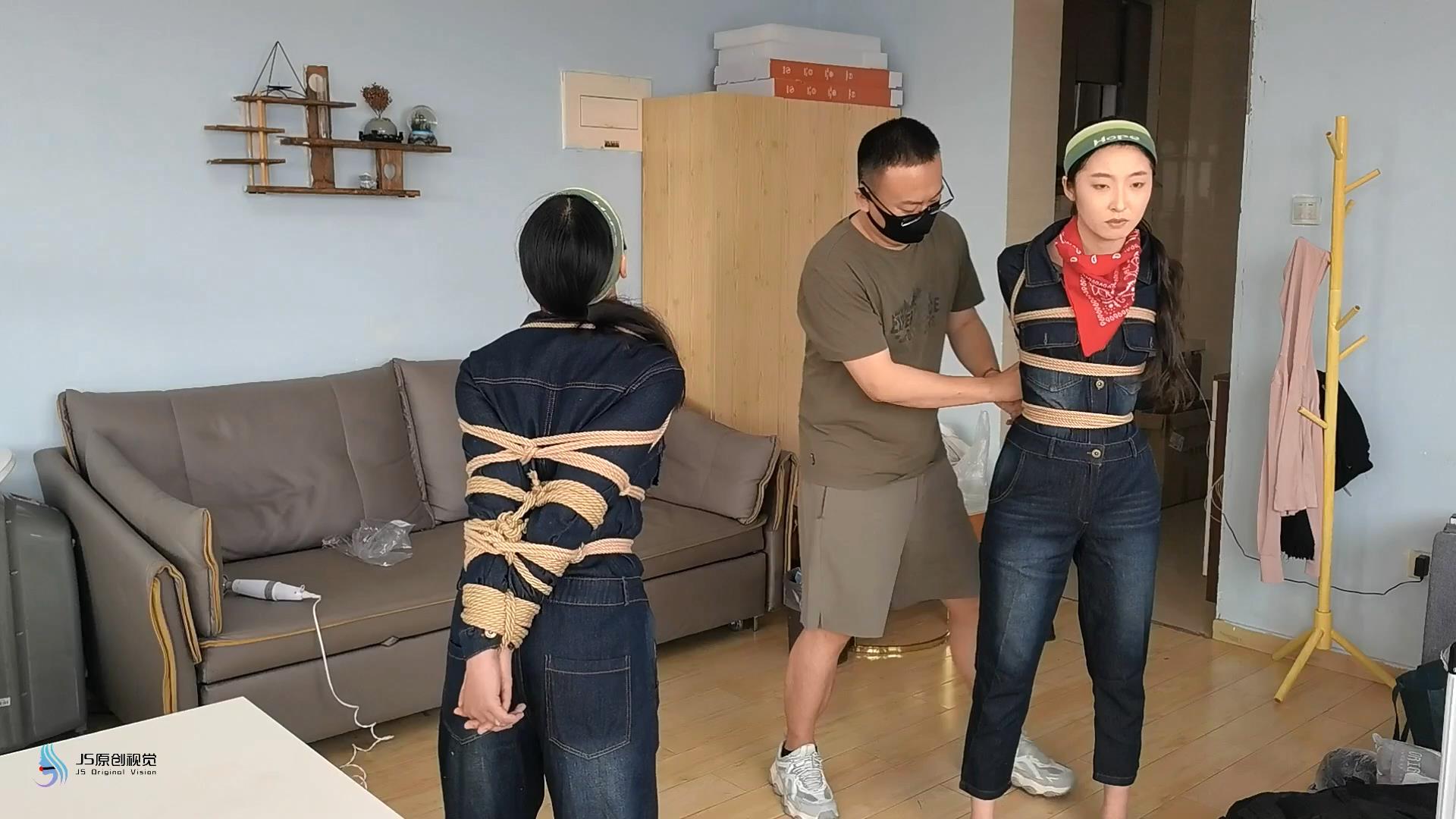 【JS】宫怡 欣妍 双女牛仔超紧直臂驷马[00_17_10][20251106-134506].jpg