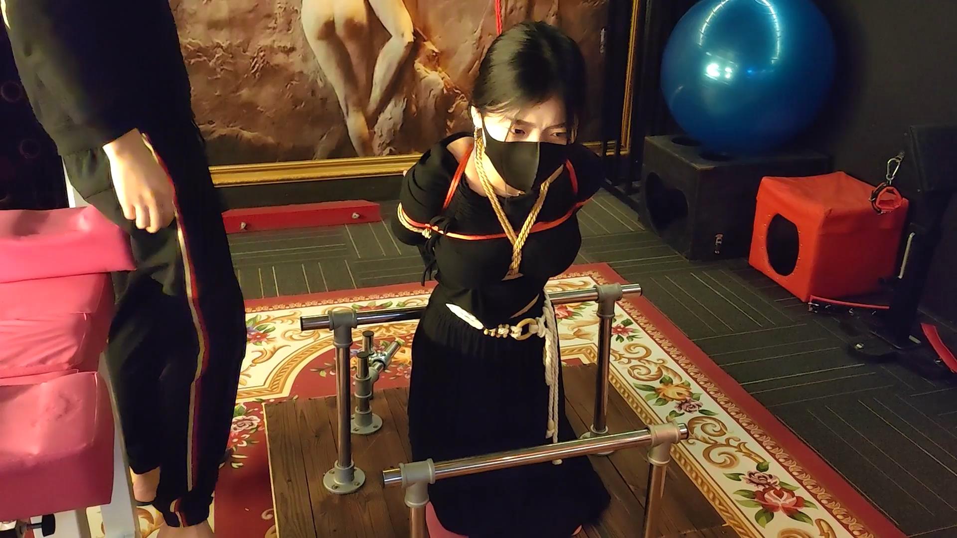 意之窗 圈里小爱慕第一次拍摄 鞭打 炸裂[00_05_57][20251112-131518].jpg