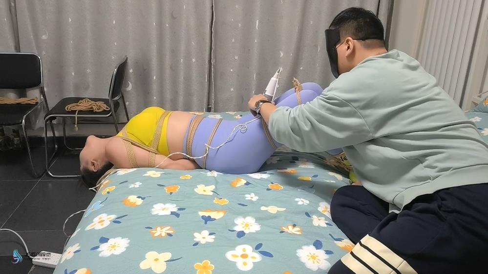 【JS】艾菲 瑜伽服全身紧缚[00_29_14][20251115-160853].jpg