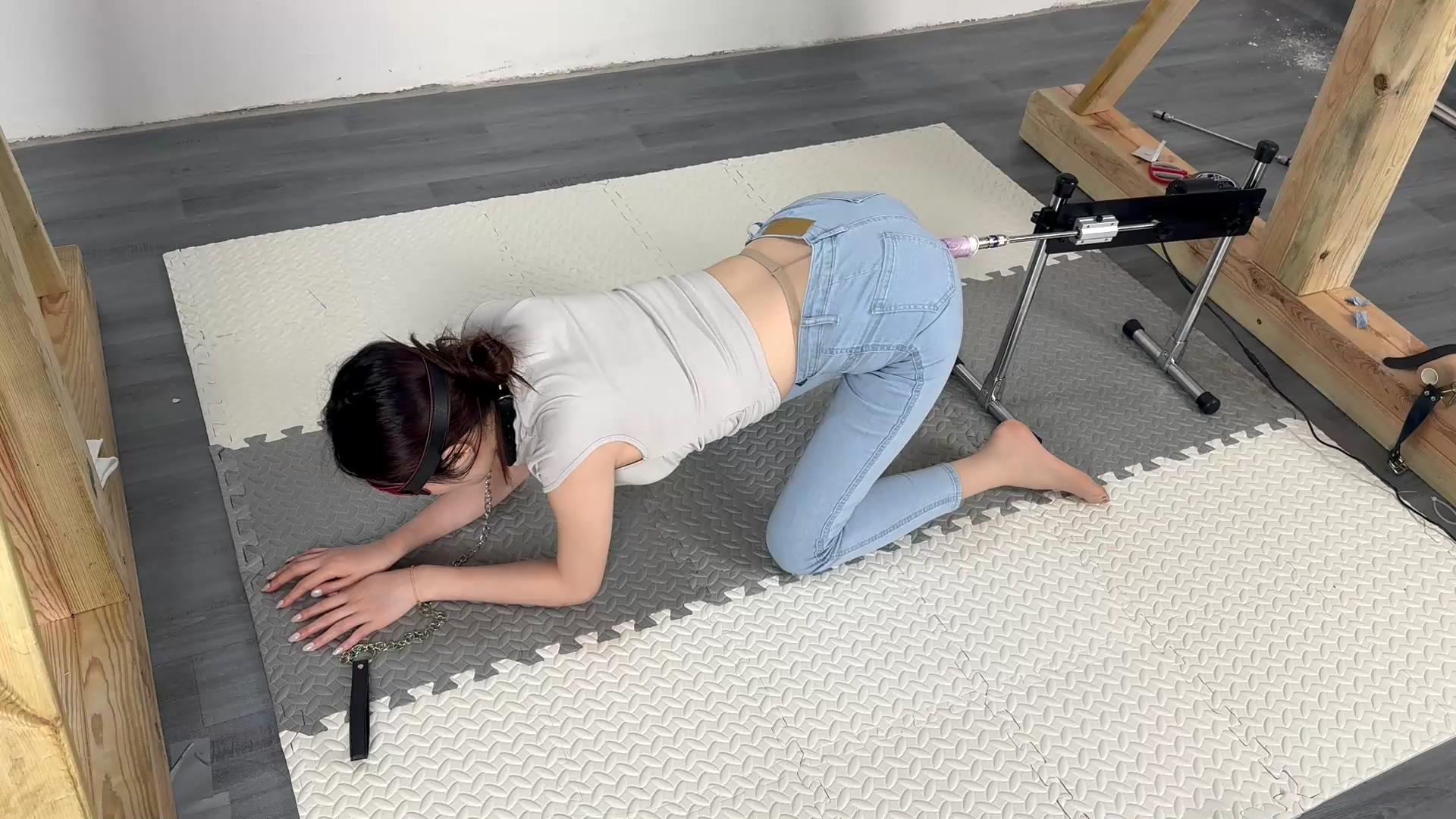 眼眸出品 囚禁紧身牛仔裤少女[00_39_59][20251116-114104].jpg