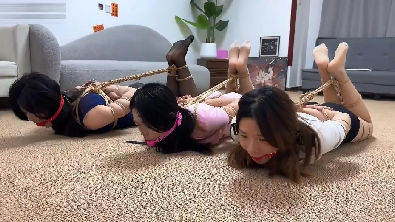 金宝定制-小学妹和女探员续 下[00_15_21][20251118-151847].jpg