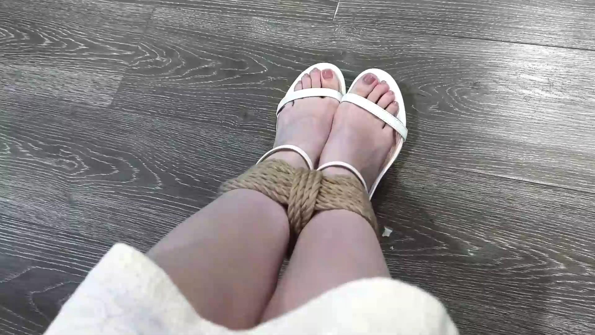 禾一原创 命令 清纯小美 紧缚跪姿嘴捡球[00_02_41][20251123-105804].jpg