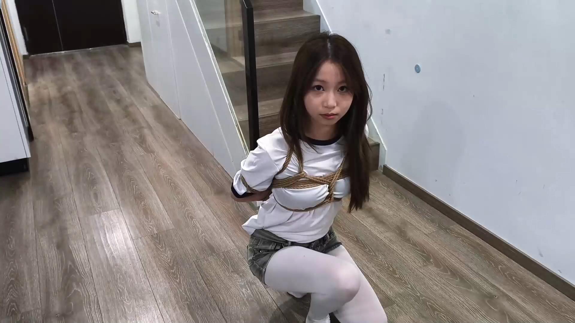 禾一原创 奇怪的指令 乖乖的小猫咪指令训[00_00_20][20251128-143100].jpg