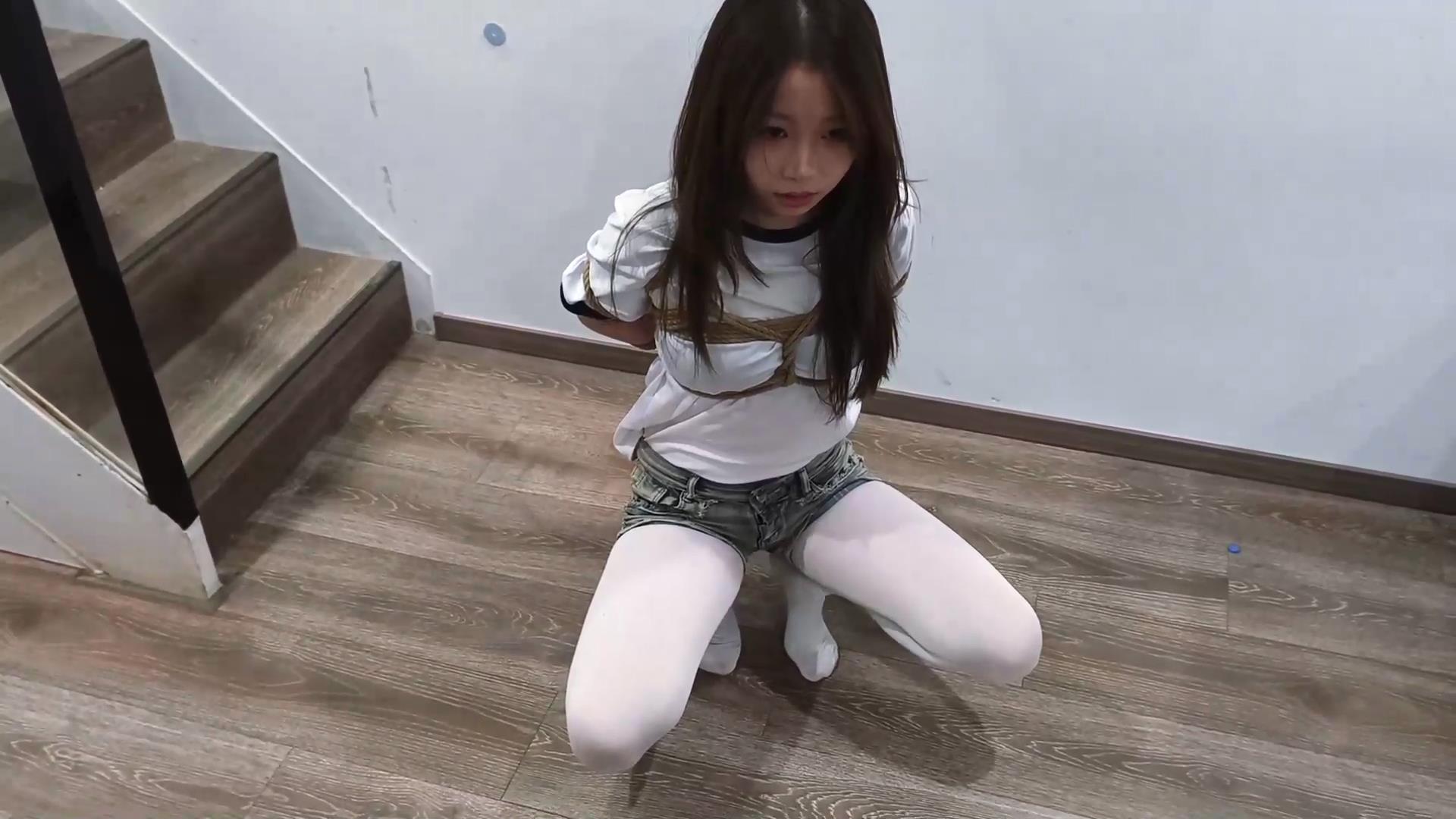 禾一原创 奇怪的指令 乖乖的小猫咪指令训[00_03_11][20251128-143104].jpg