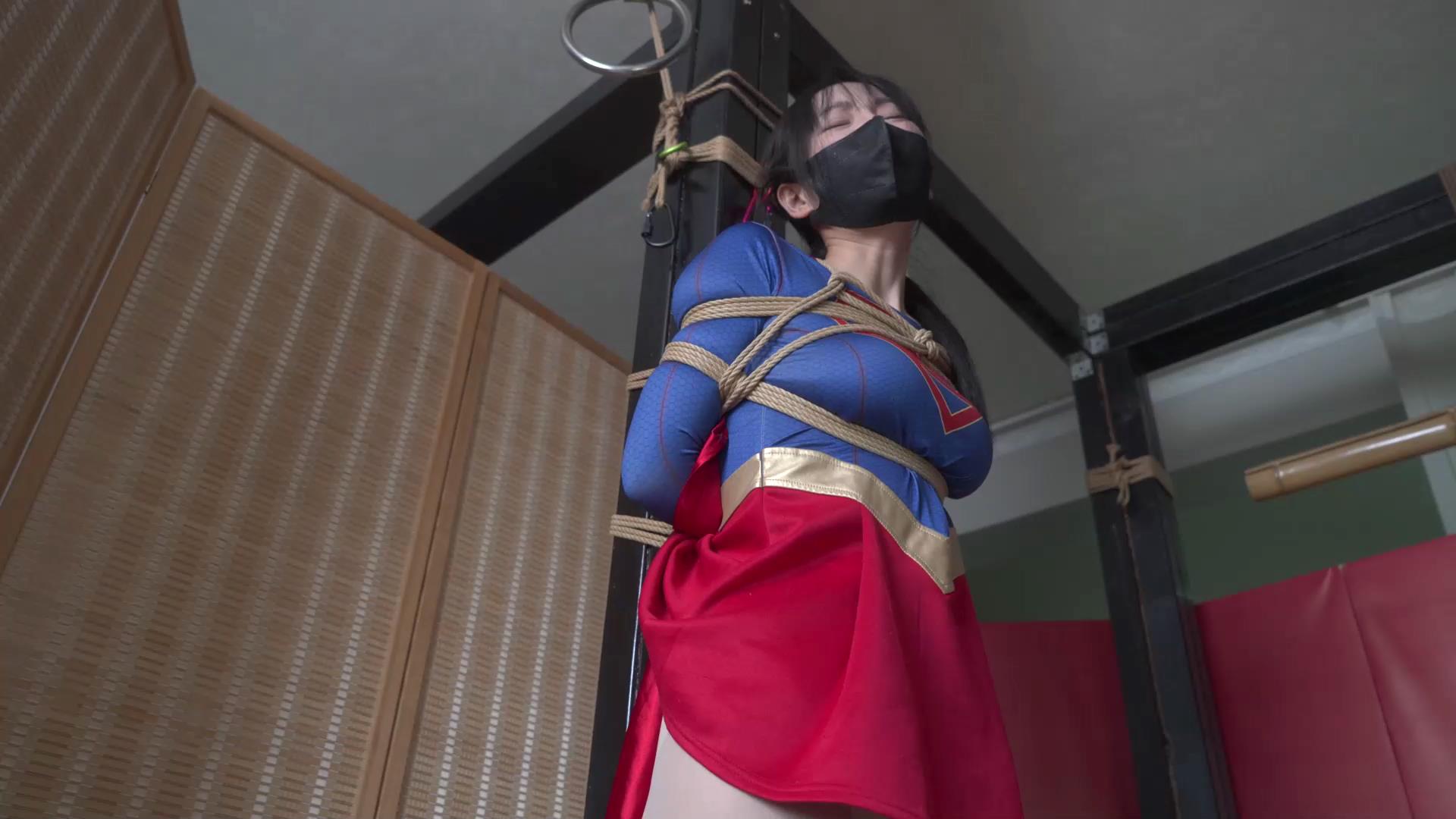 象人工作室 嗷嗷-长靴女超人，电击治疗 [00_01_00][20251128-144829].jpg