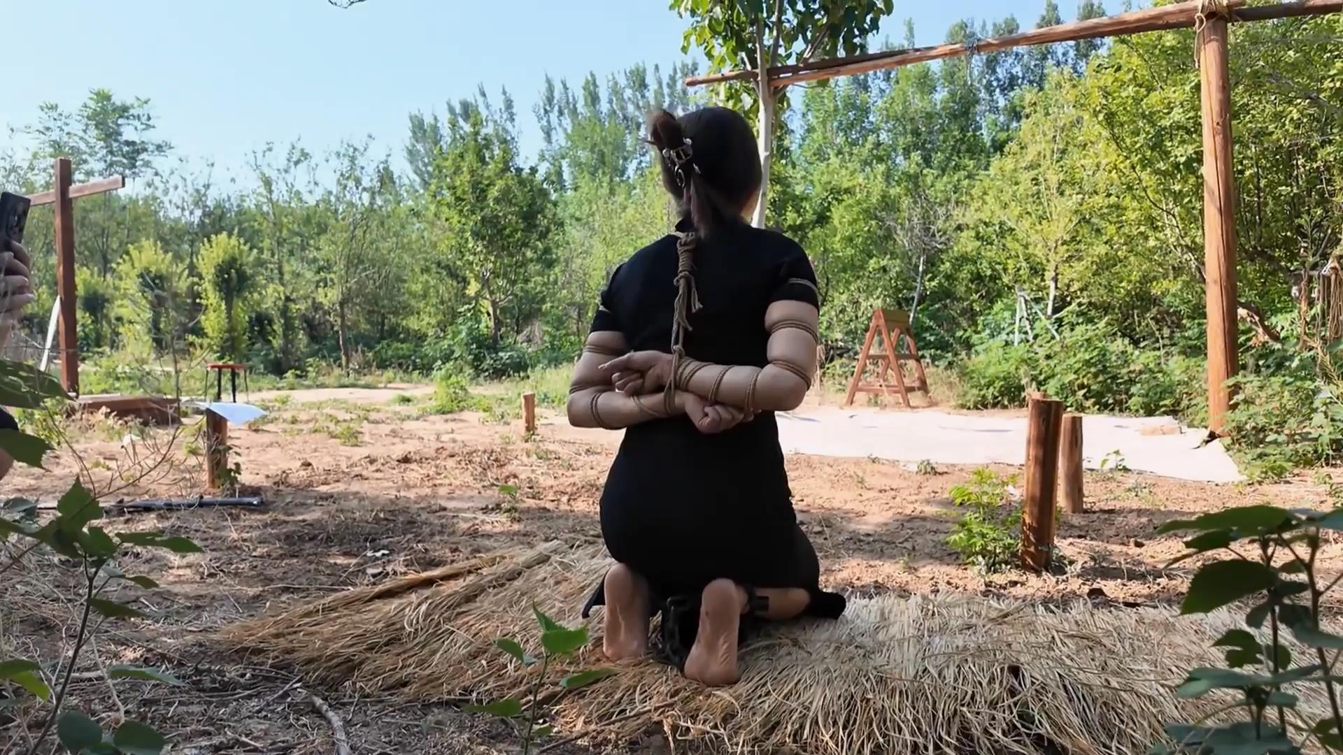 随心原创-佳佳 被斩首的旗袍女犯[00_11_04][20251130-163101].jpg