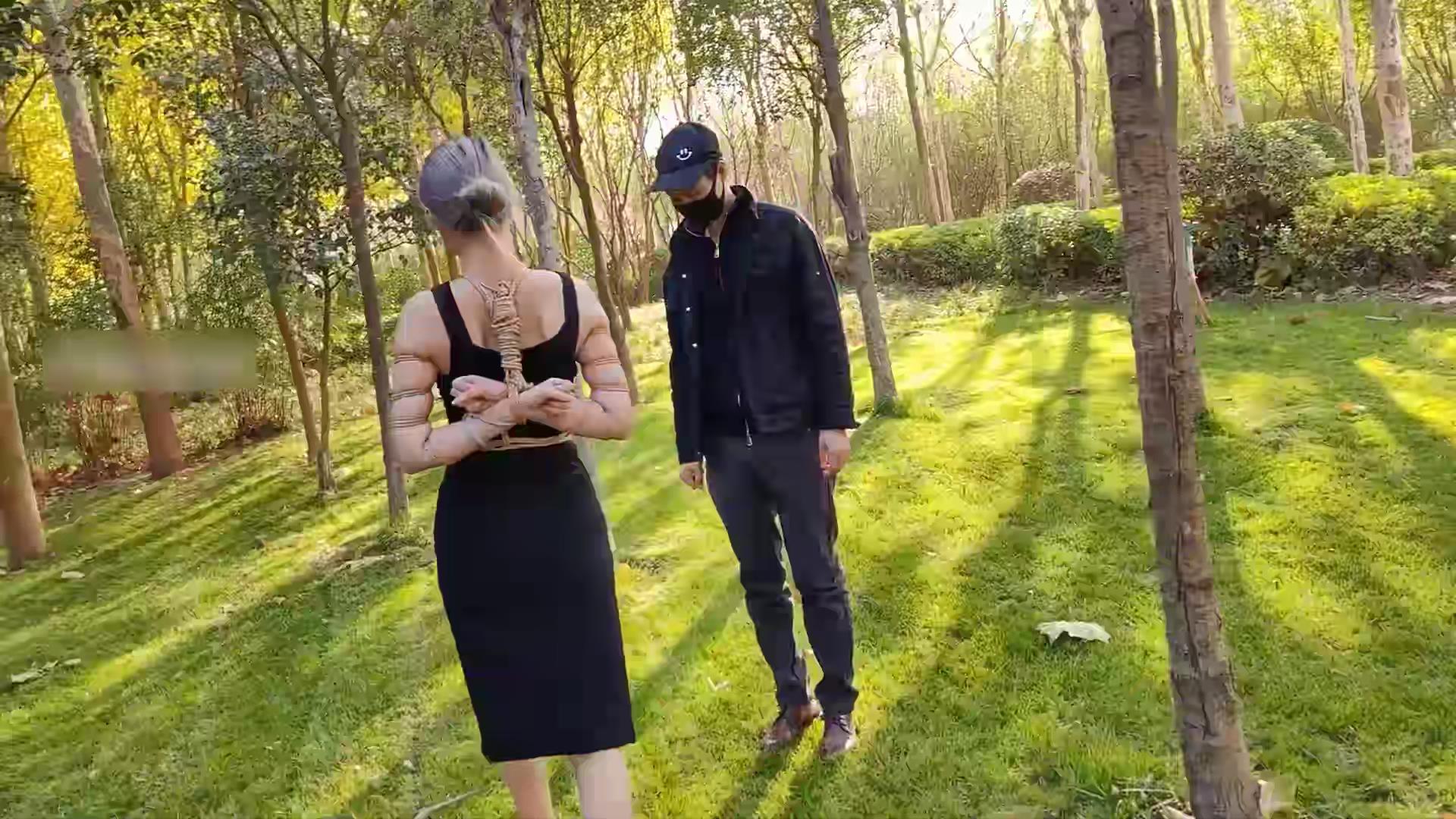 一绳所爱-魏灿灿老虎凳折磨 晓晓户外五花[00_40_18][20251201-161706].jpg