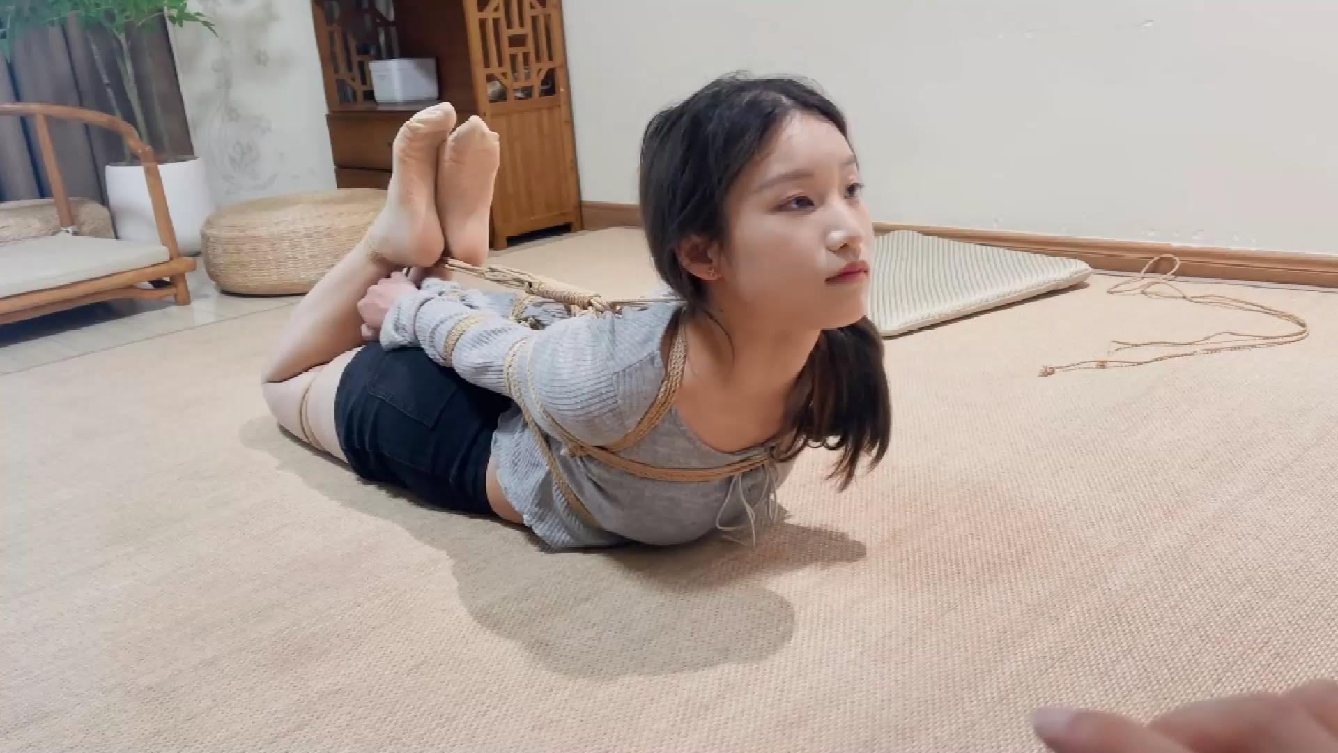 奥特曼 绳艺日常：分享几个比较有特点的妹[00_10_38][20251201-162416].jpg