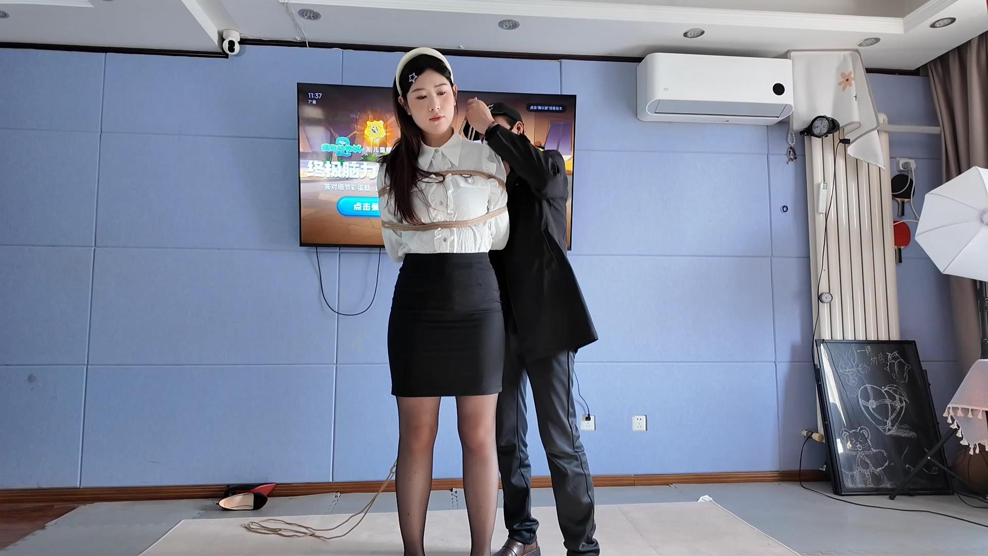 一绳所爱-职业白领星雨的劫难 素人少妇茜[00_35_07][20251207-122145].jpg