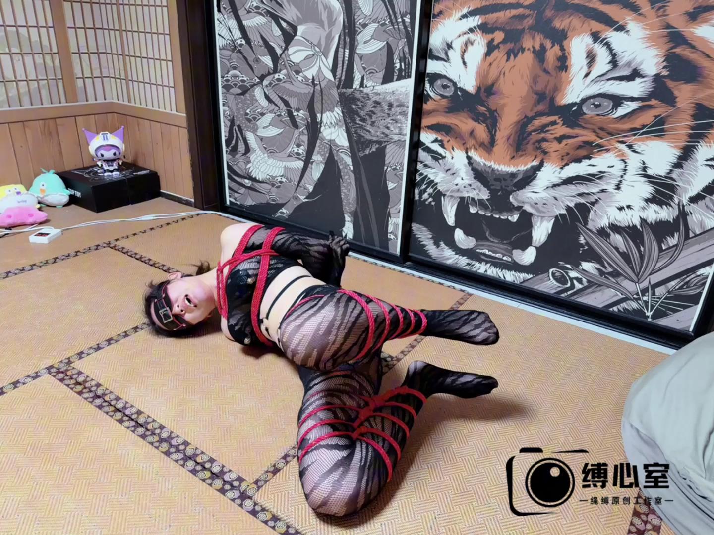 缚心室 蛇纹黑丝女学生驷马紧缚，啵啵贝秒[00_01_44][20251207-122820].jpg