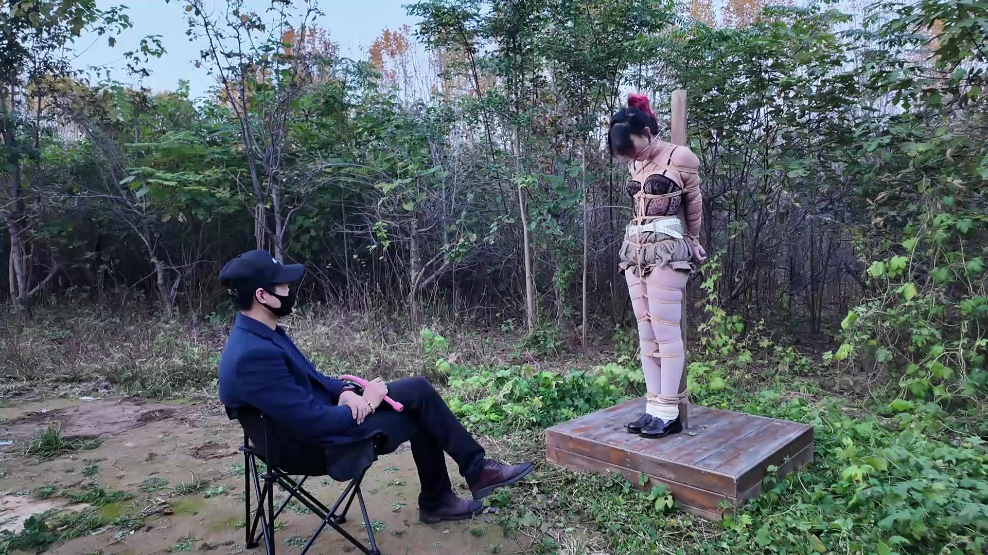 一绳所爱 野外、柱子上的陈依依[00_00_20][20251209-141637].jpg