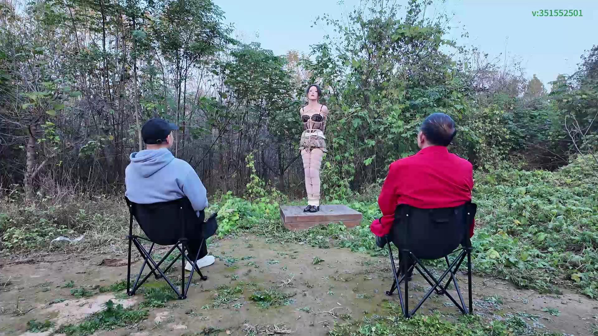 一绳所爱 野外、柱子上的陈依依[00_02_10][20251209-141641].jpg