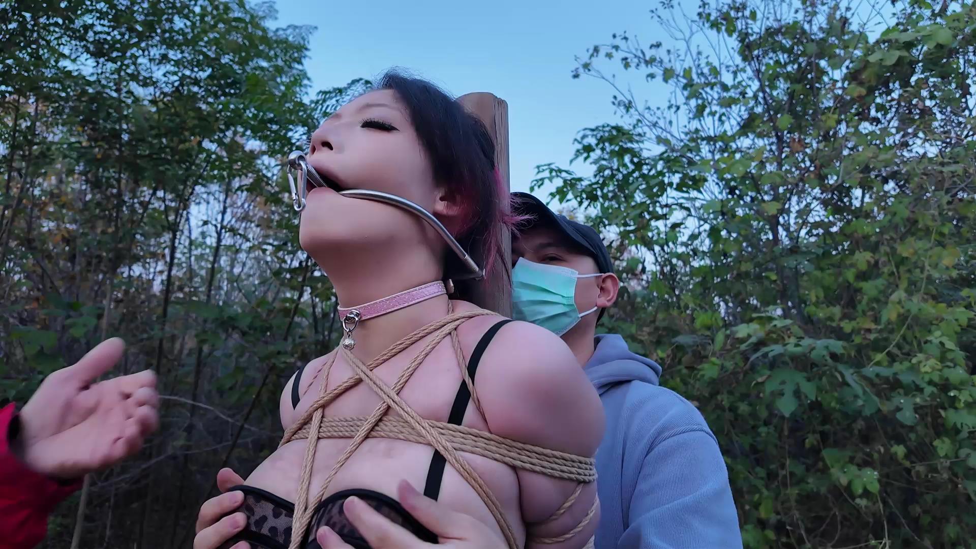 一绳所爱 野外、柱子上的陈依依[00_07_00][20251209-141646].jpg