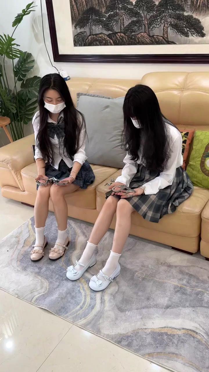 布莱恩 两个女孩的镣铐日常 上[20251211-172823].jpg