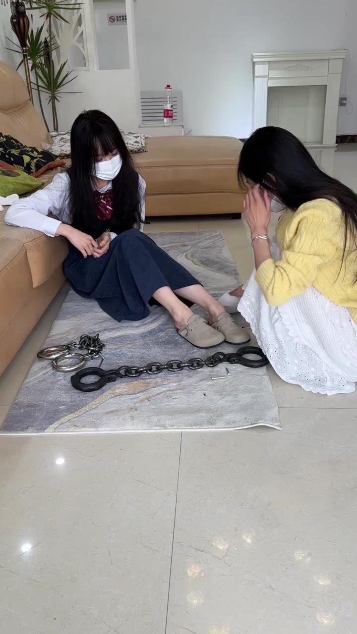 布莱恩 两个女孩的镣铐日常 下[20251212-163259].jpg