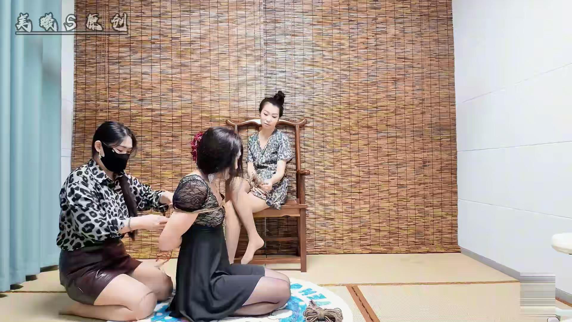 美曦s原创-我和闺蜜调教绳奴 敏儿、诺米[00_02_16][20251212-164317].jpg