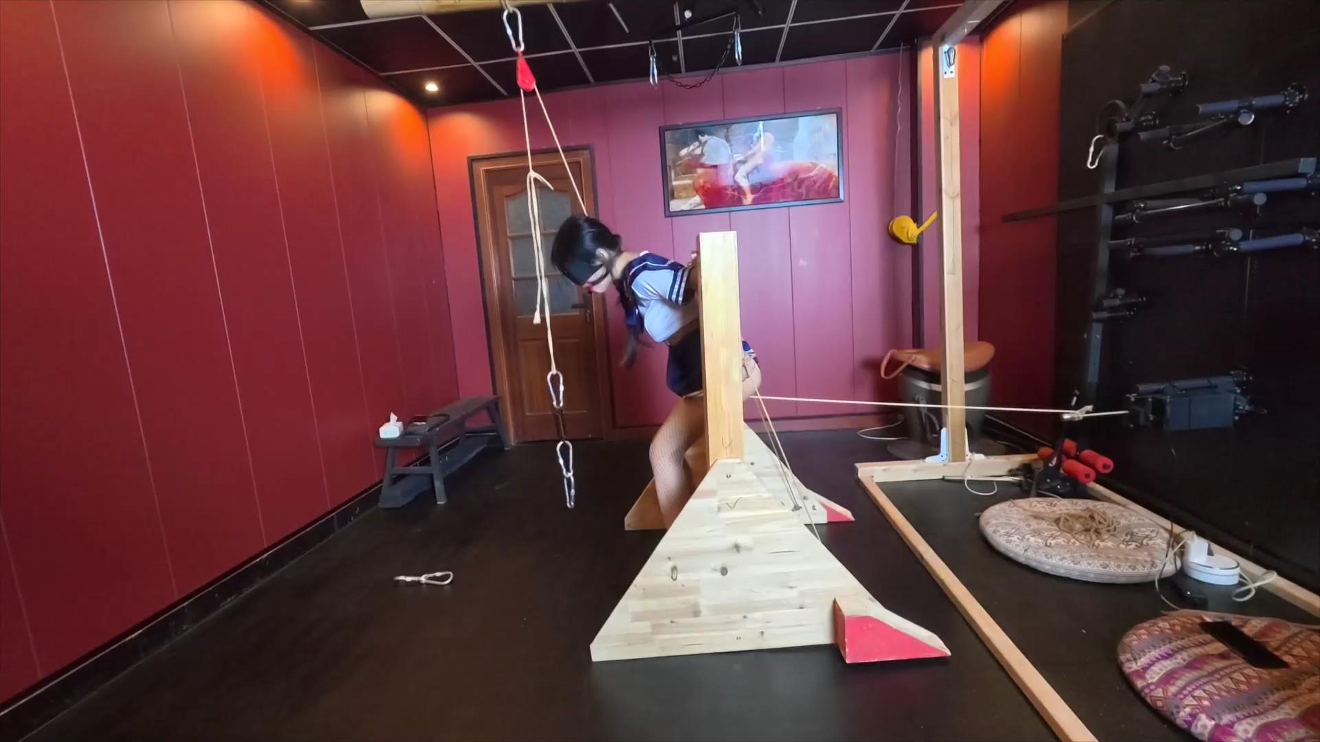 意之窗 汤圆 真空袋窒息 固定木质刑架 [00_21_48][20251217-140558].jpg