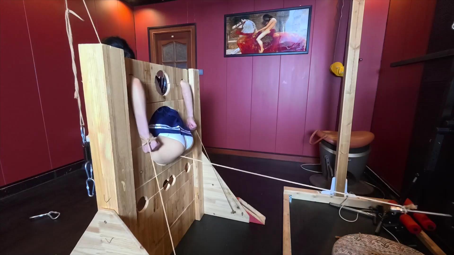 意之窗 汤圆 真空袋窒息 固定木质刑架 [00_17_04][20251217-140554].jpg