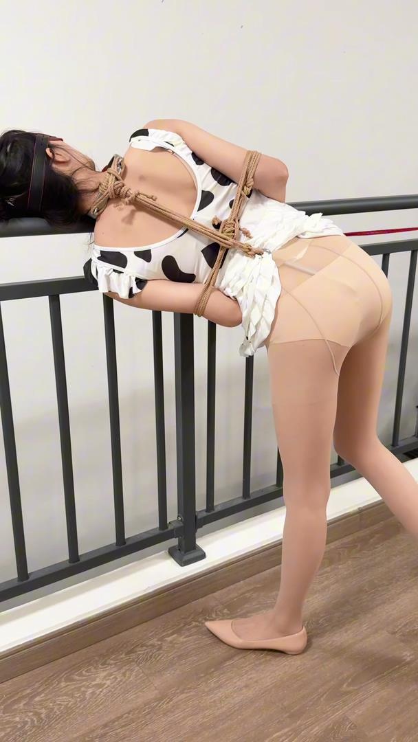 眼眸出品 全网独创半蹲惩罚器之女仆家政惩[00_19_46][20251220-145936].jpg