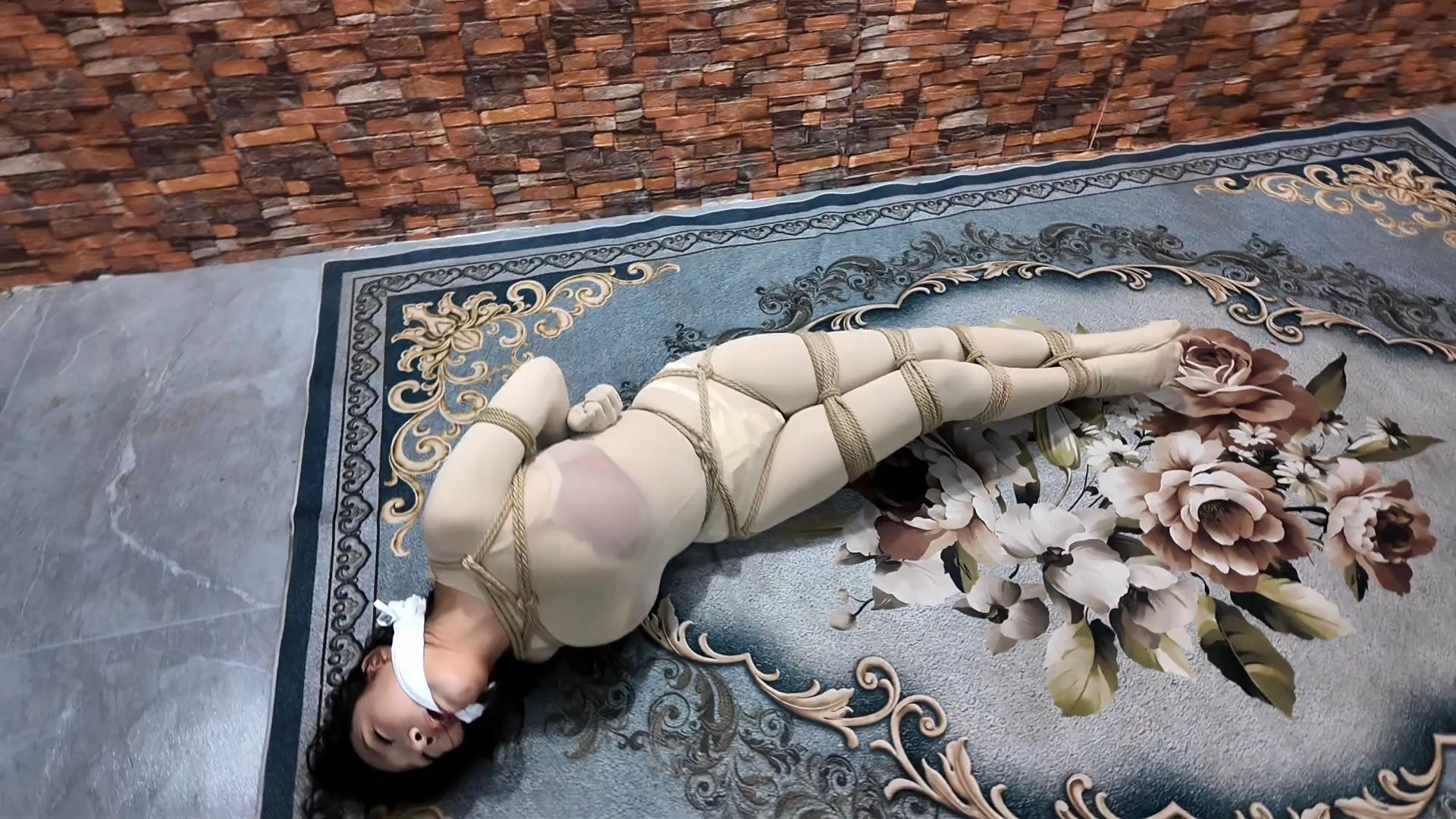 HD飞天-驴驴全身捆绑 穿戴裤折磨[00_08_32][20251228-233327].jpg