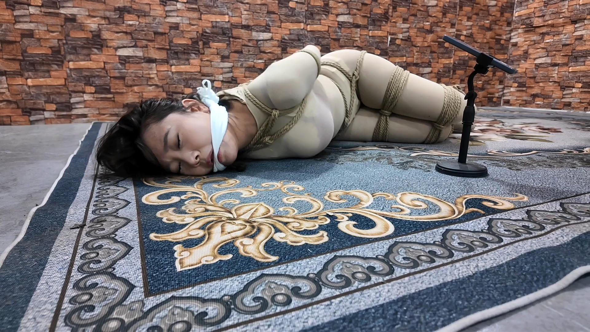 HD飞天-驴驴全身捆绑 穿戴裤折磨[00_15_53][20251228-233335].jpg