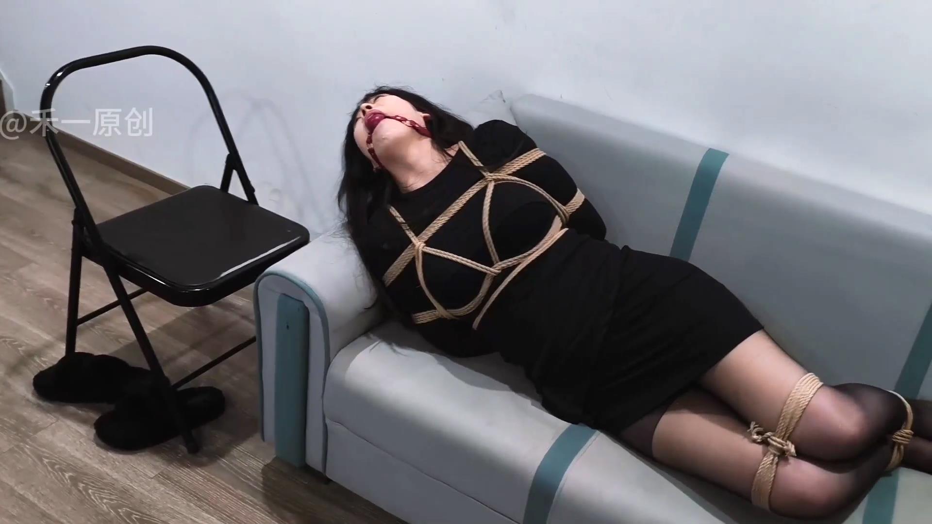 禾一原创 新模演绎 奇遇 楚楚可怜的眼神[00_17_42][20251231-144006].jpg