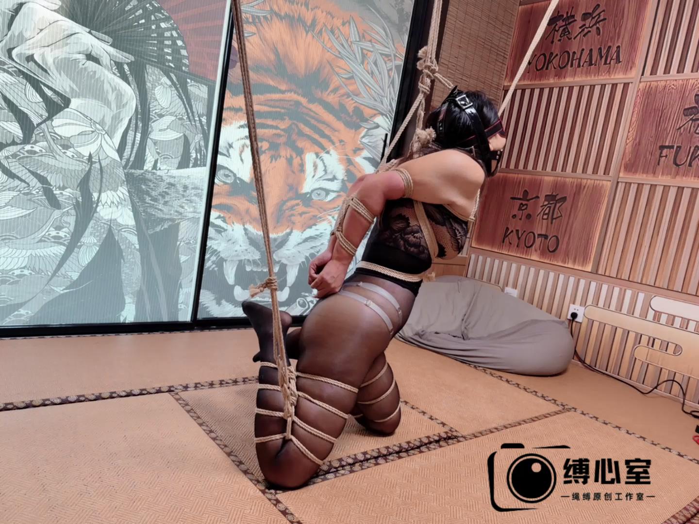 缚心室 黑丝大胸小美女超极致后手直臂紧缚[00_19_51][20260101-115236].jpg