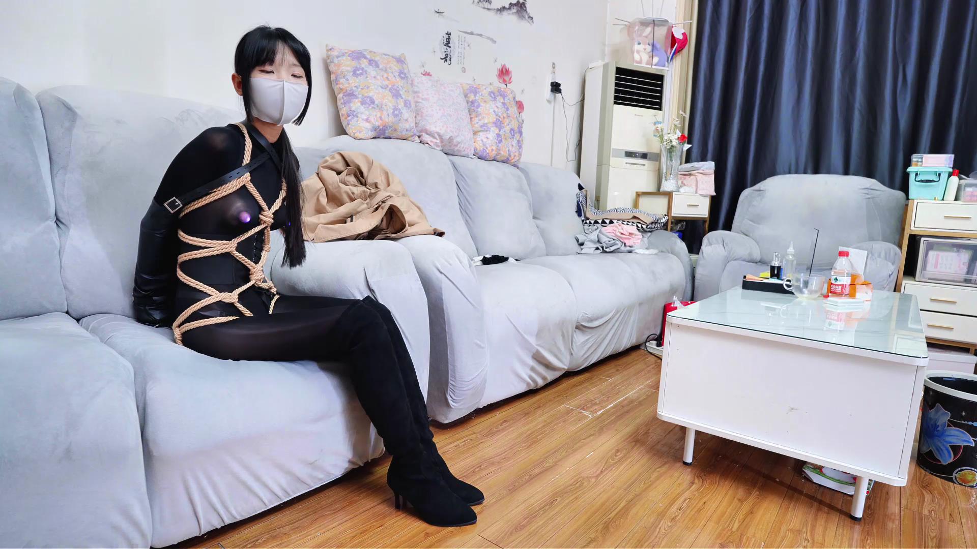 冷与贝 抓获皮衣搜查官调教成M女，带回家[00_19_47][20260104-143902].jpg