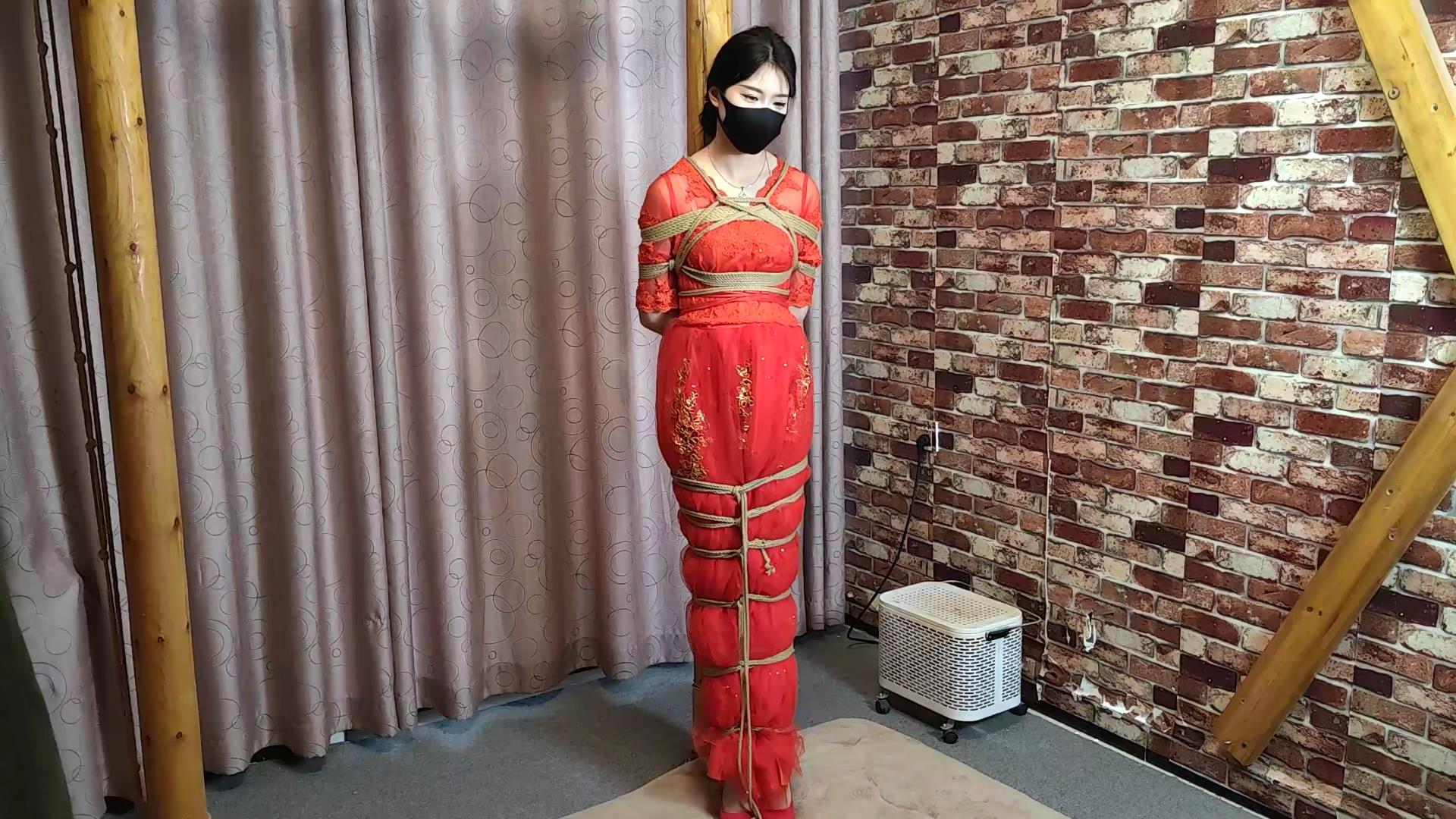 随心原创-红色婚纱 被捆绑的新娘[00_17_31][20260104-144550].jpg