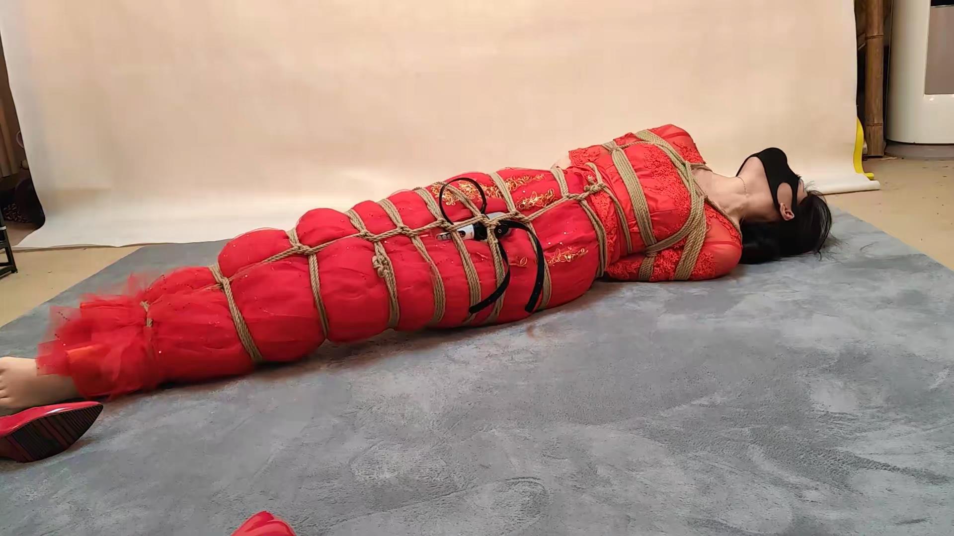 随心原创-红色婚纱 被捆绑的新娘[00_32_14][20260104-144555].jpg