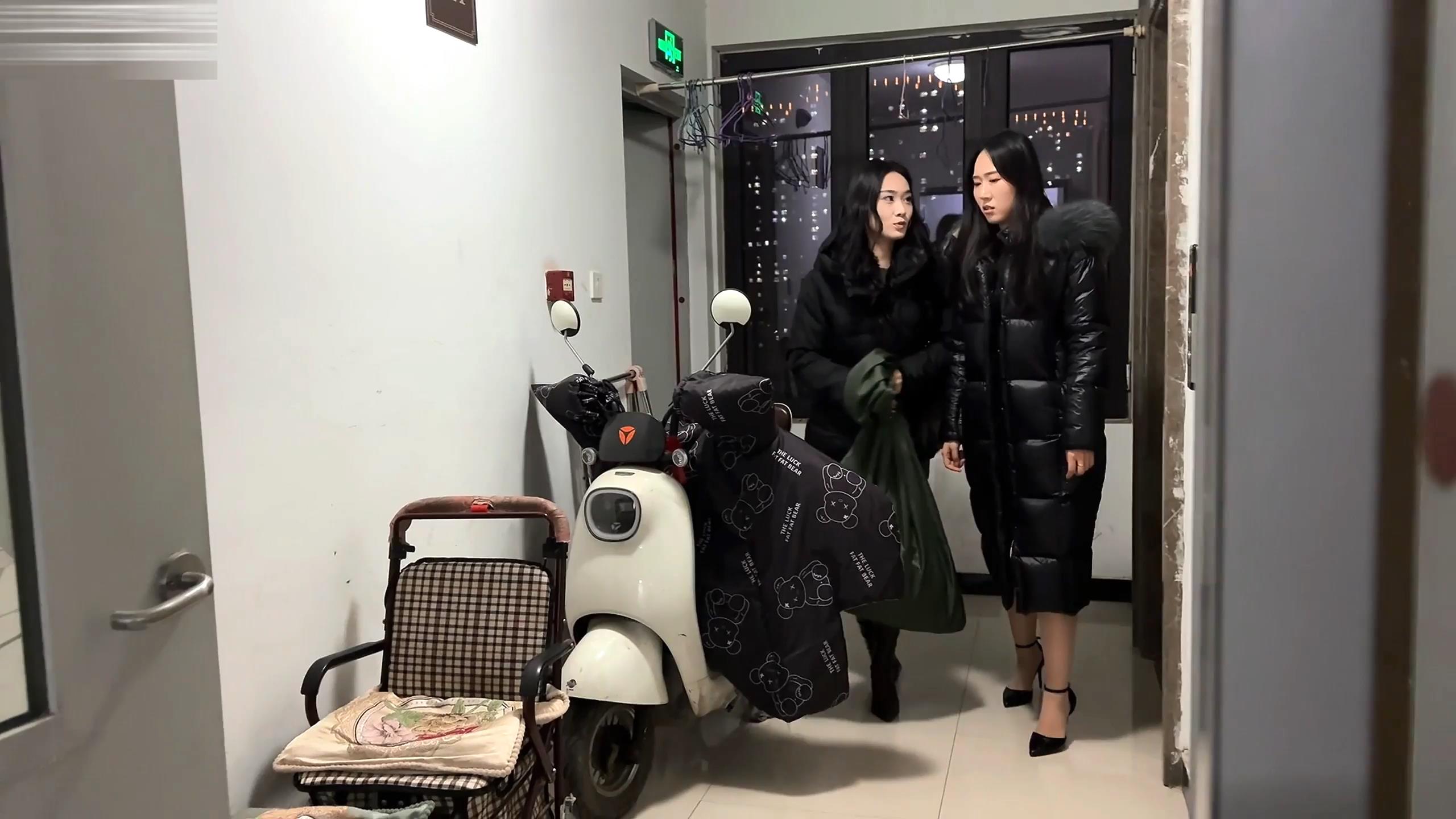 金宝定制-出差的争斗1 喵喵、思琪主演[00_00_11][20260105-150918].jpg