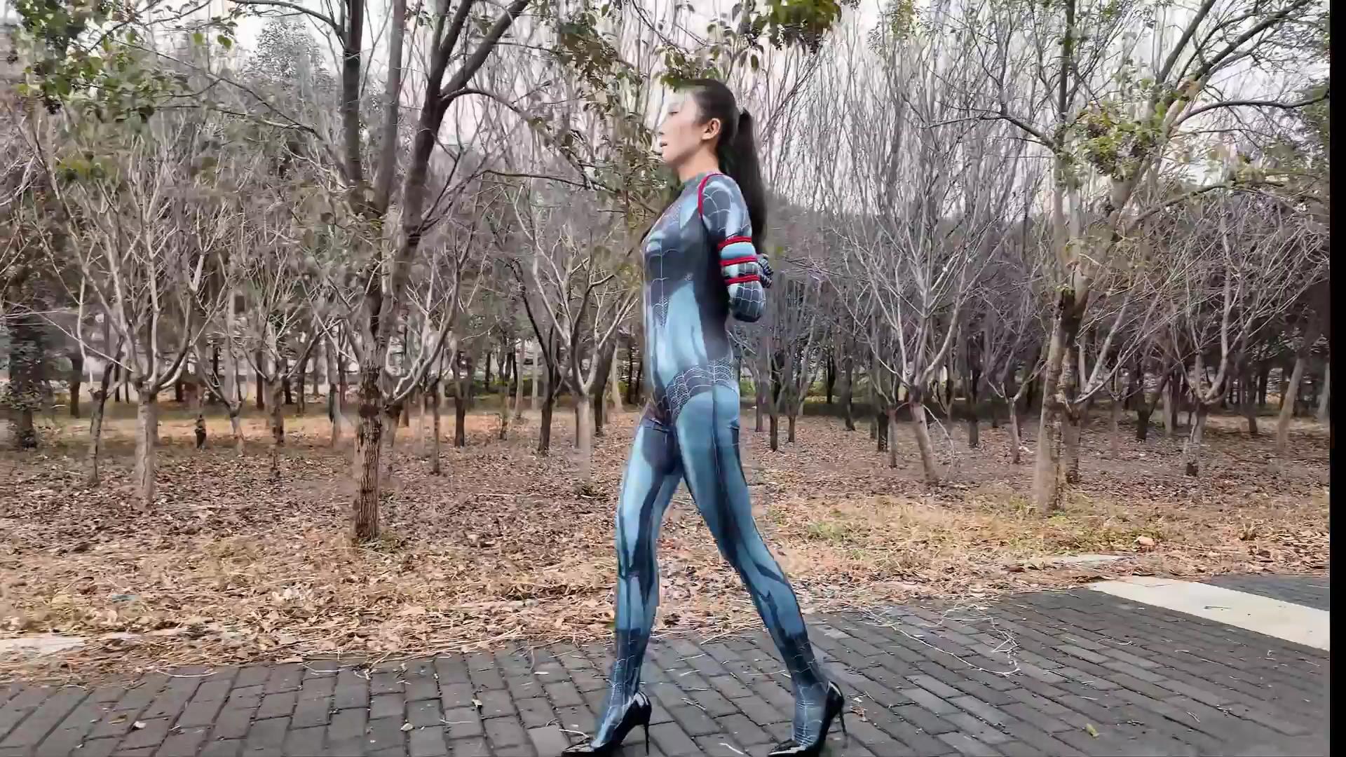 李大侠原创-女蜘蛛户外散步[00_04_47][20260112-160601].jpg