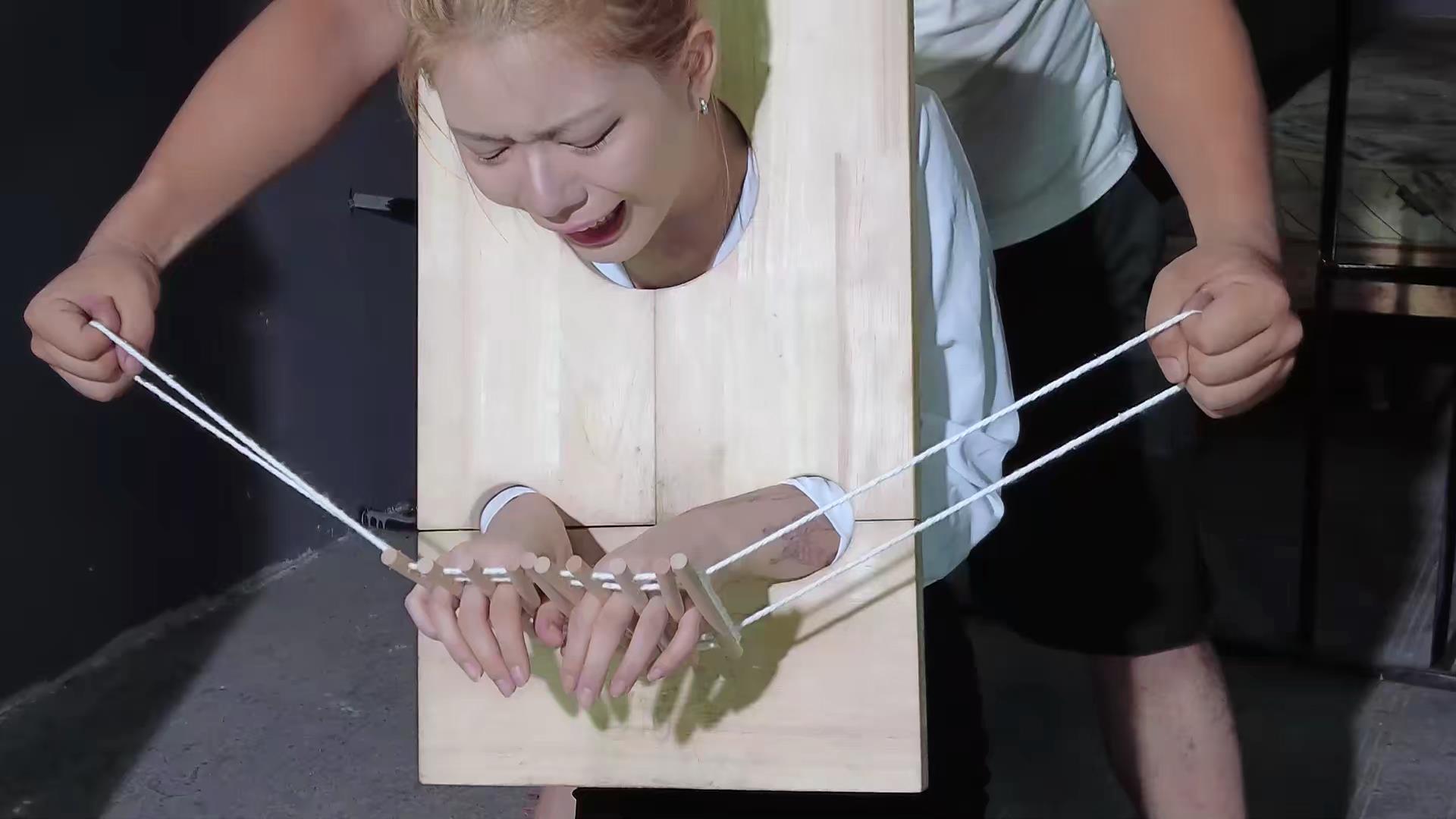 樱束原创 指刑审讯 抓住的女囚犯嘴硬的不[00_05_36][20260112-161154].jpg