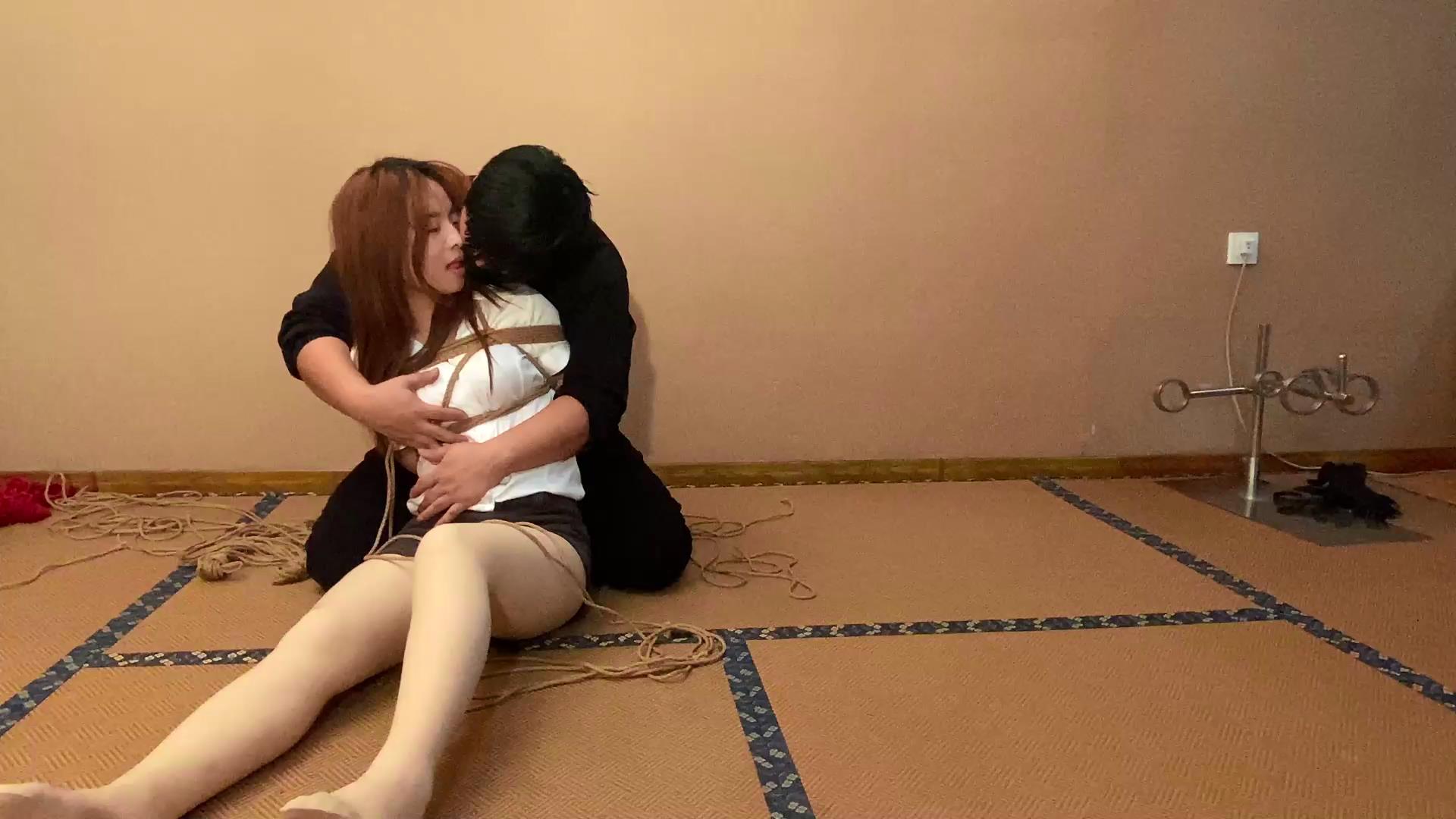 山鬼工作室 新模特猫猫--初次体验吊缚。[20260115-135731].jpg