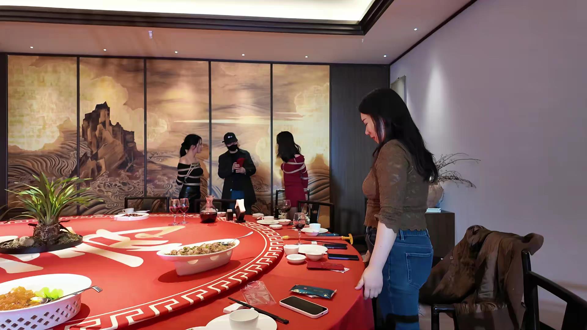 一绳所爱-餐桌红包游戏 上 杨若琳、魏灿[00_22_10][20260121-111548].jpg