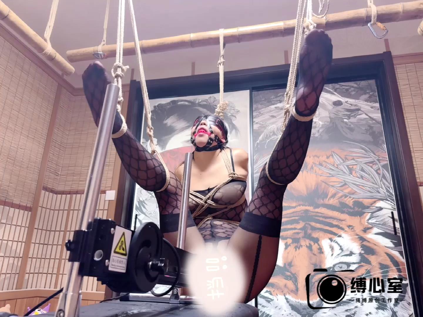 缚心室 强度拉满！黑丝小美女吊缚大挑战（[00_25_25][20260127-141526].jpg