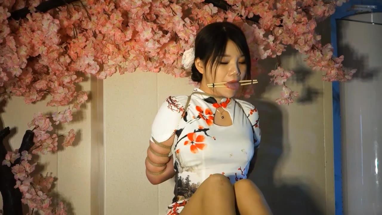 锐度主张-嫣儿 旗袍三部[00_33_34][20260131-131658].jpg