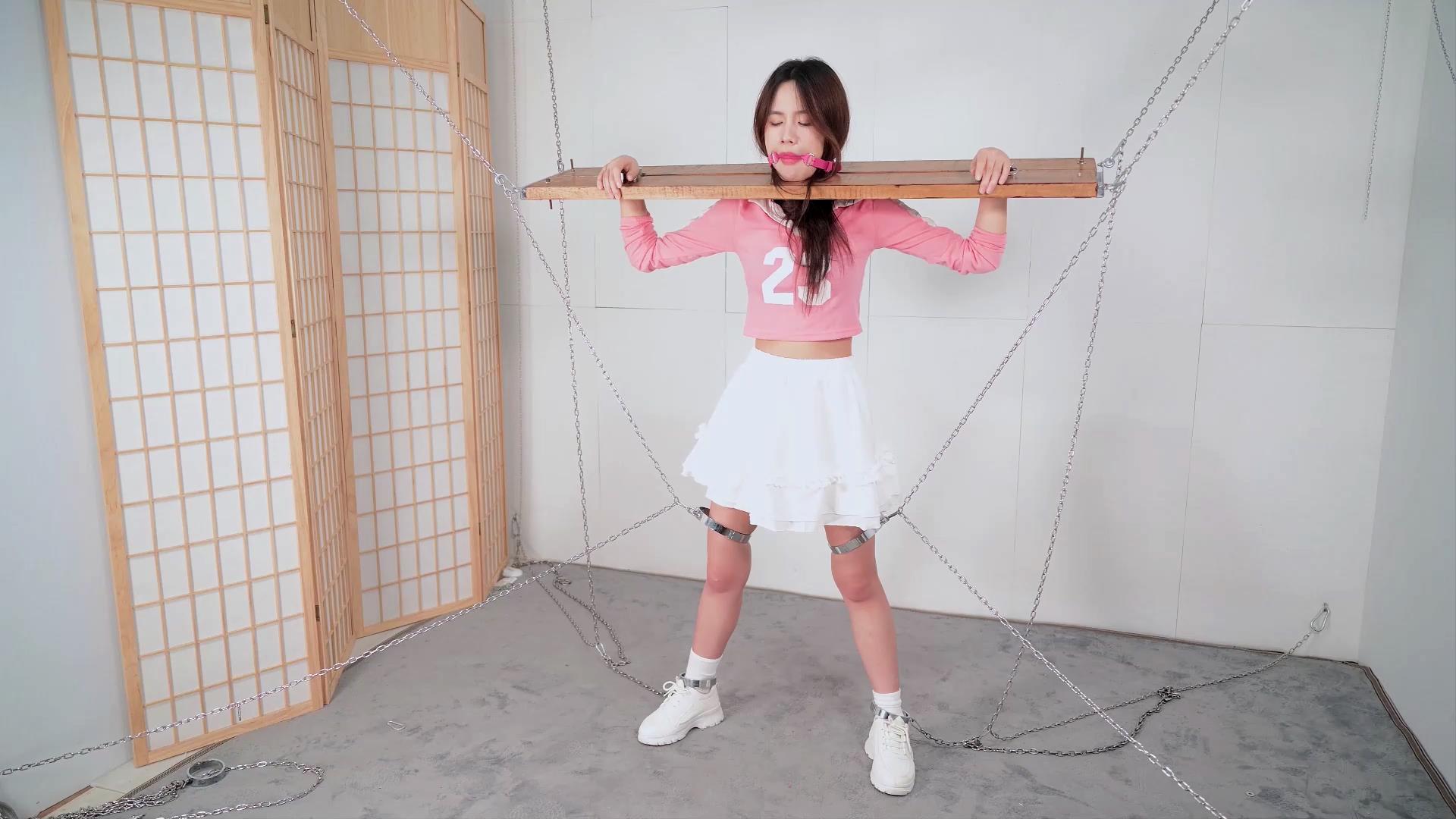 撒琅制造 言妍木枷多重铁链固定放置--足[00_20_11][20260202-150321].jpg