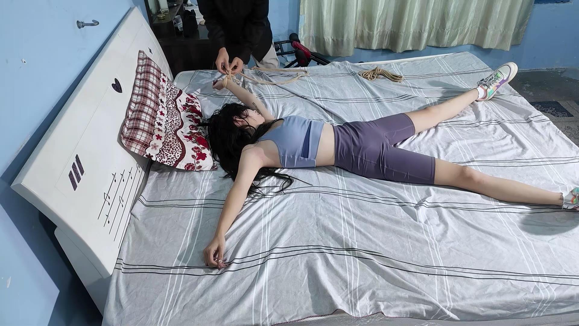 樱束原创 小偷的泄愤 女博主在家健身被邪[00_05_46][20260204-134353].jpg