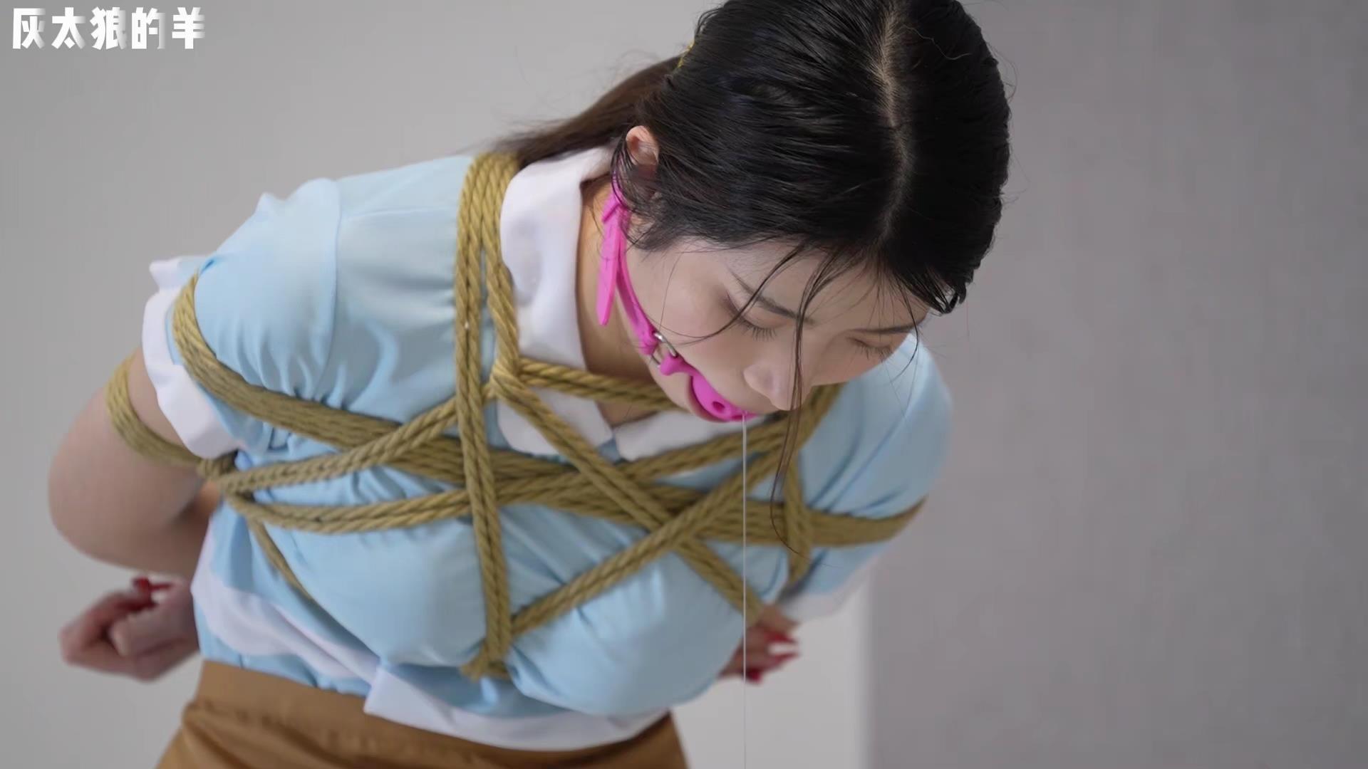 灰太狼的羊 好利来女仆反手接小恐龙，惩罚[00_00_10][20260204-134508].jpg