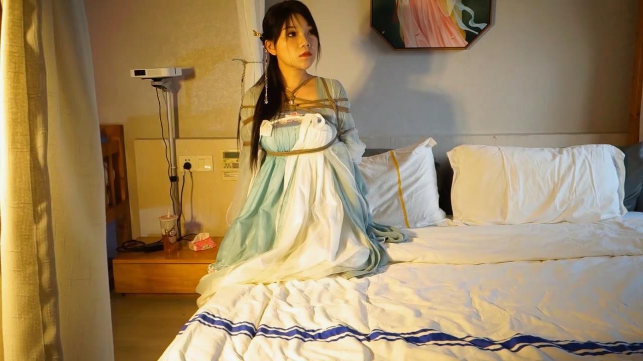 锐度主张-嫣儿国风汉服 两部曲[00_13_51][20260206-143509].jpg