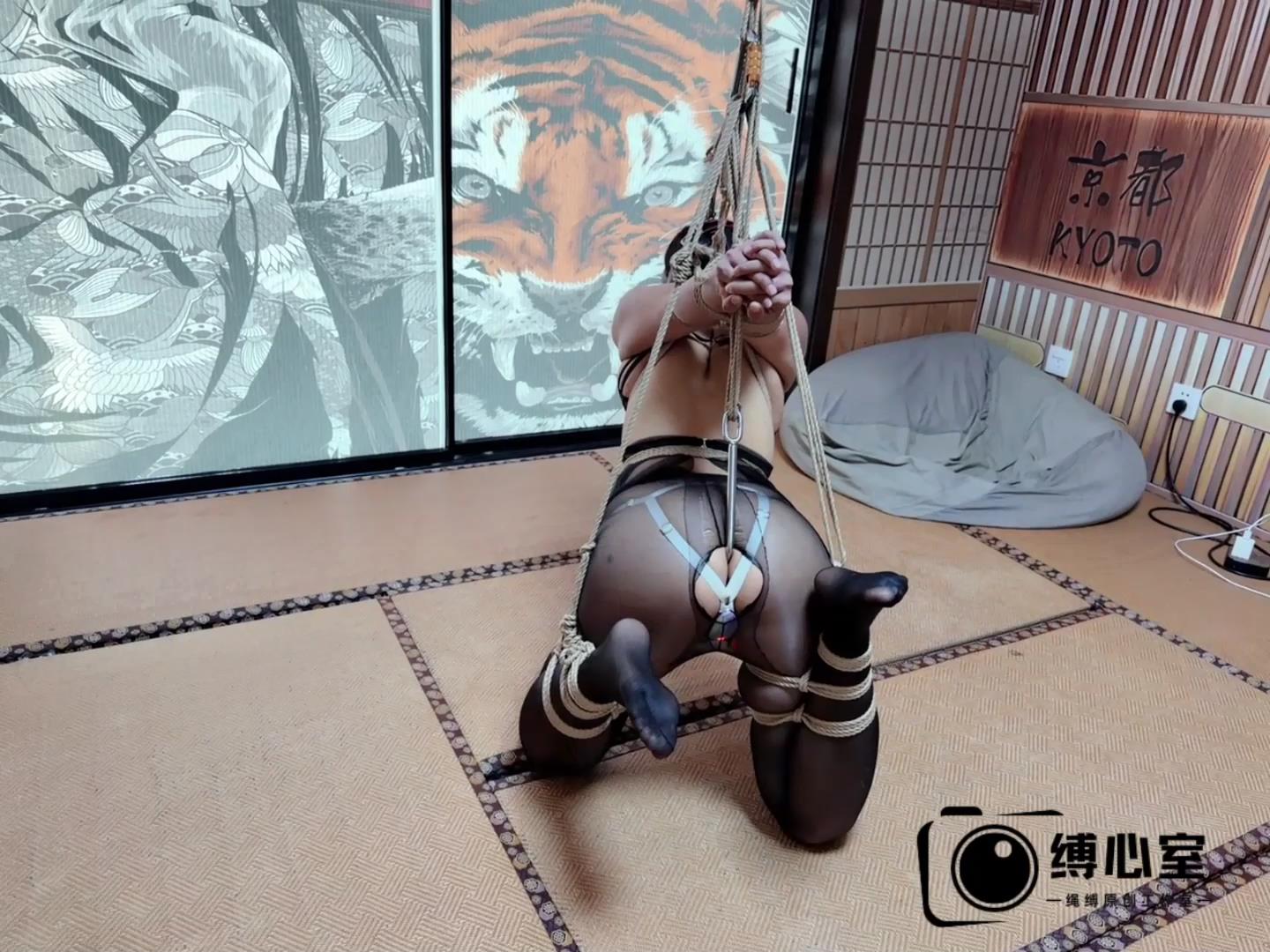 缚心室 黑丝爆乳套装小美女极限直臂缚，轮[00_15_10][20260208-192602].jpg