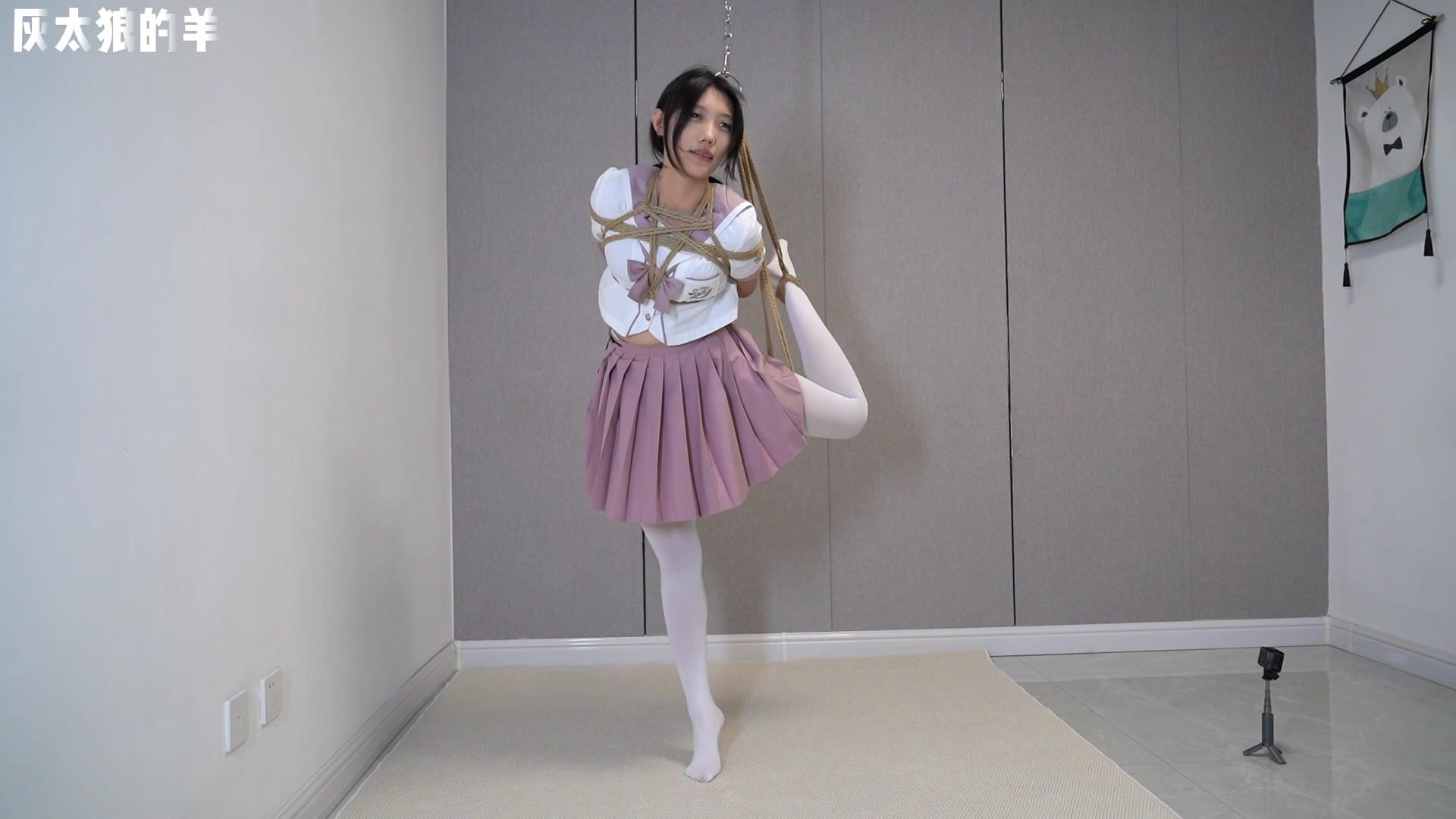 灰太狼的羊 游戏环节JK美女屡屡出错，脚[00_21_30][20260210-214629].jpg