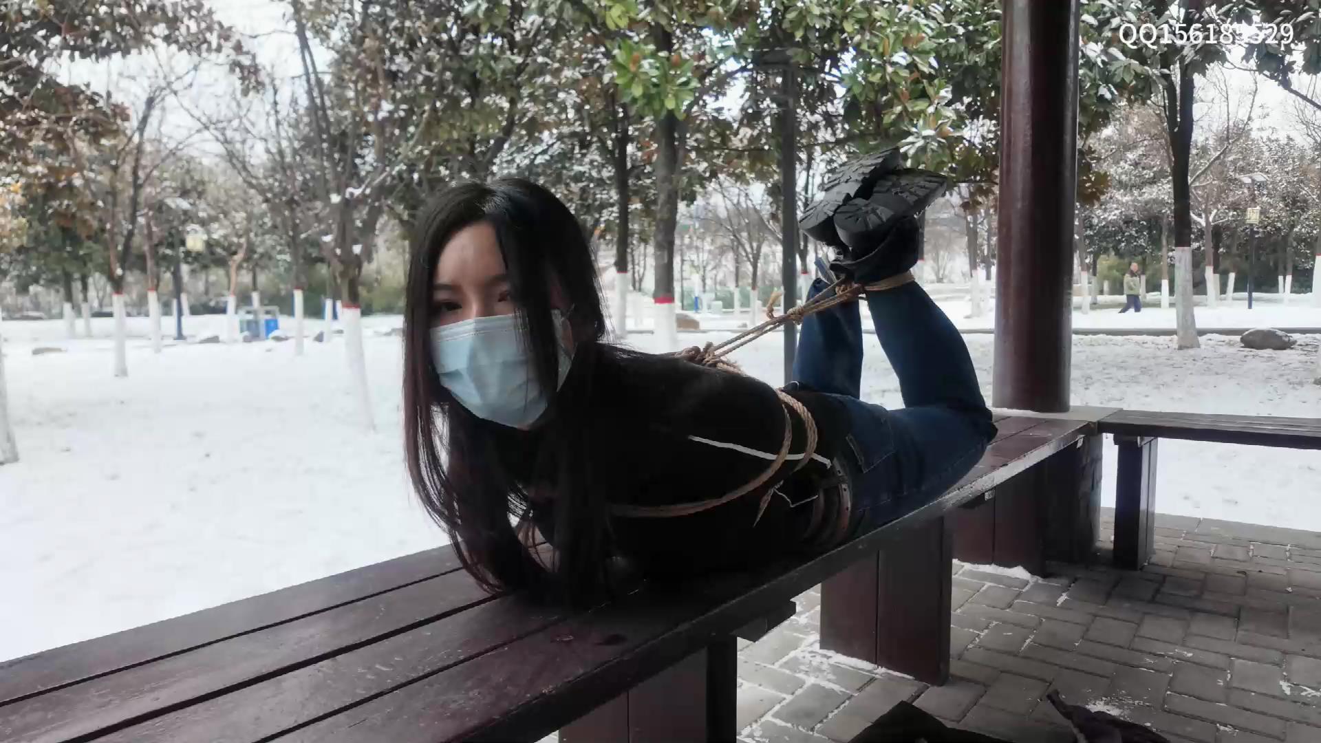 龙飞绳艺 冰天雪地 公园驷马放置挣扎真刺[00_16_33][20260213-200518].jpg