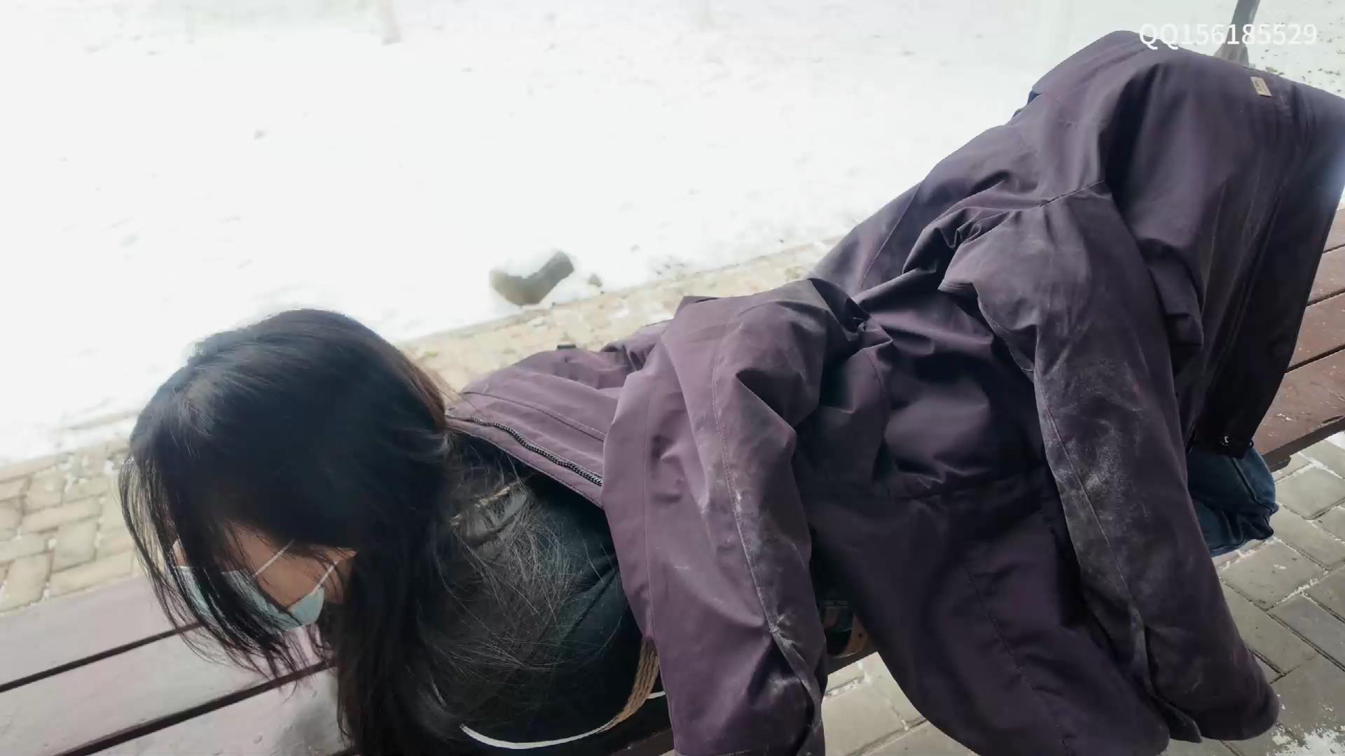 龙飞绳艺 冰天雪地 公园驷马放置挣扎真刺[00_19_34][20260213-200522].jpg