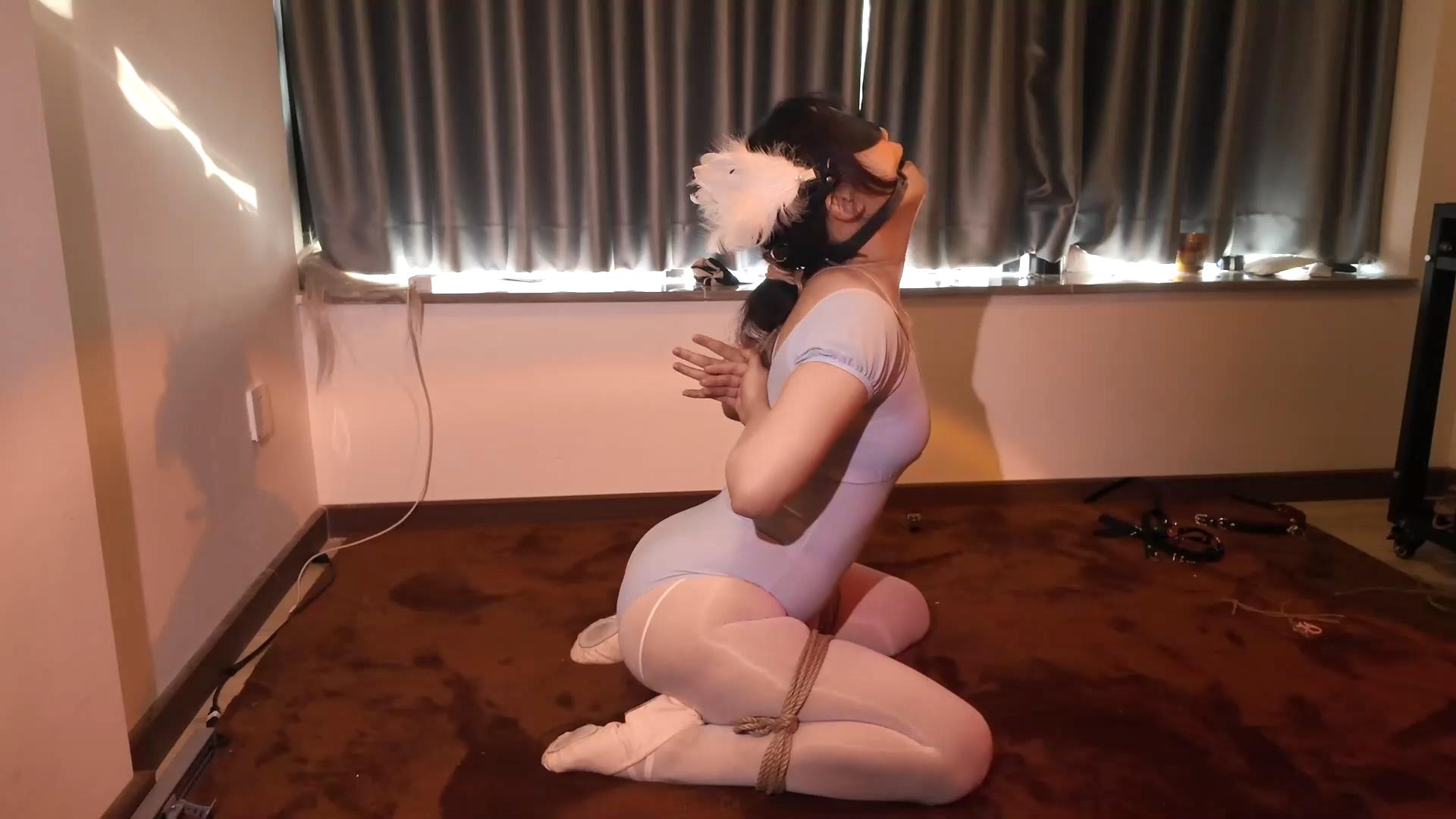 凛凛蝶 白丝体操服极限放置啵啵贝 海砂—[00_18_04][20260214-190119].jpg