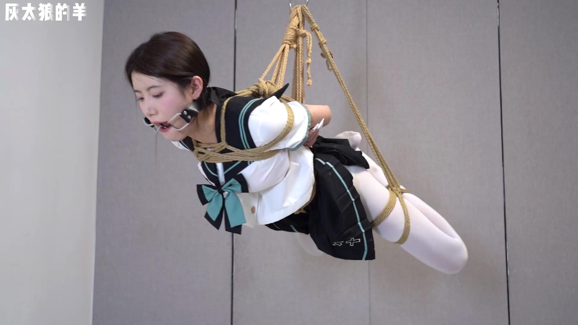 灰太狼的羊 JK女神初次体验吊缚，挠痒口[00_32_10][20260218-132105].jpg
