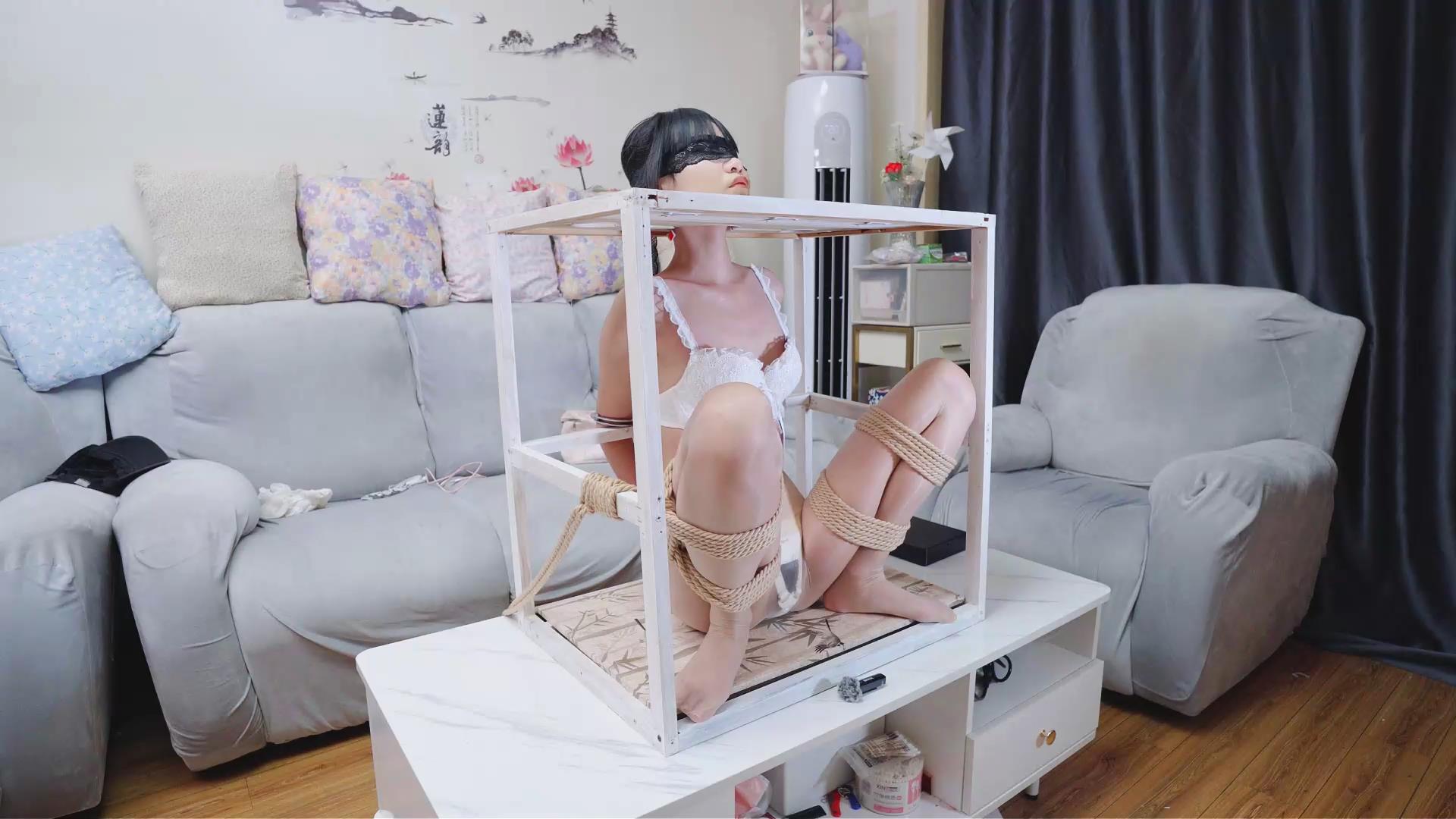 冷与贝 啵啵贝拘束桌固定调教[20260219-115836].jpg