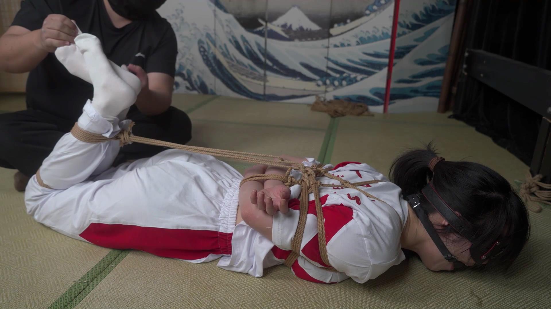 象人工作室 嗷嗷-校服贝壳头紧缚挣扎TK[00_25_50][20260221-121726].jpg